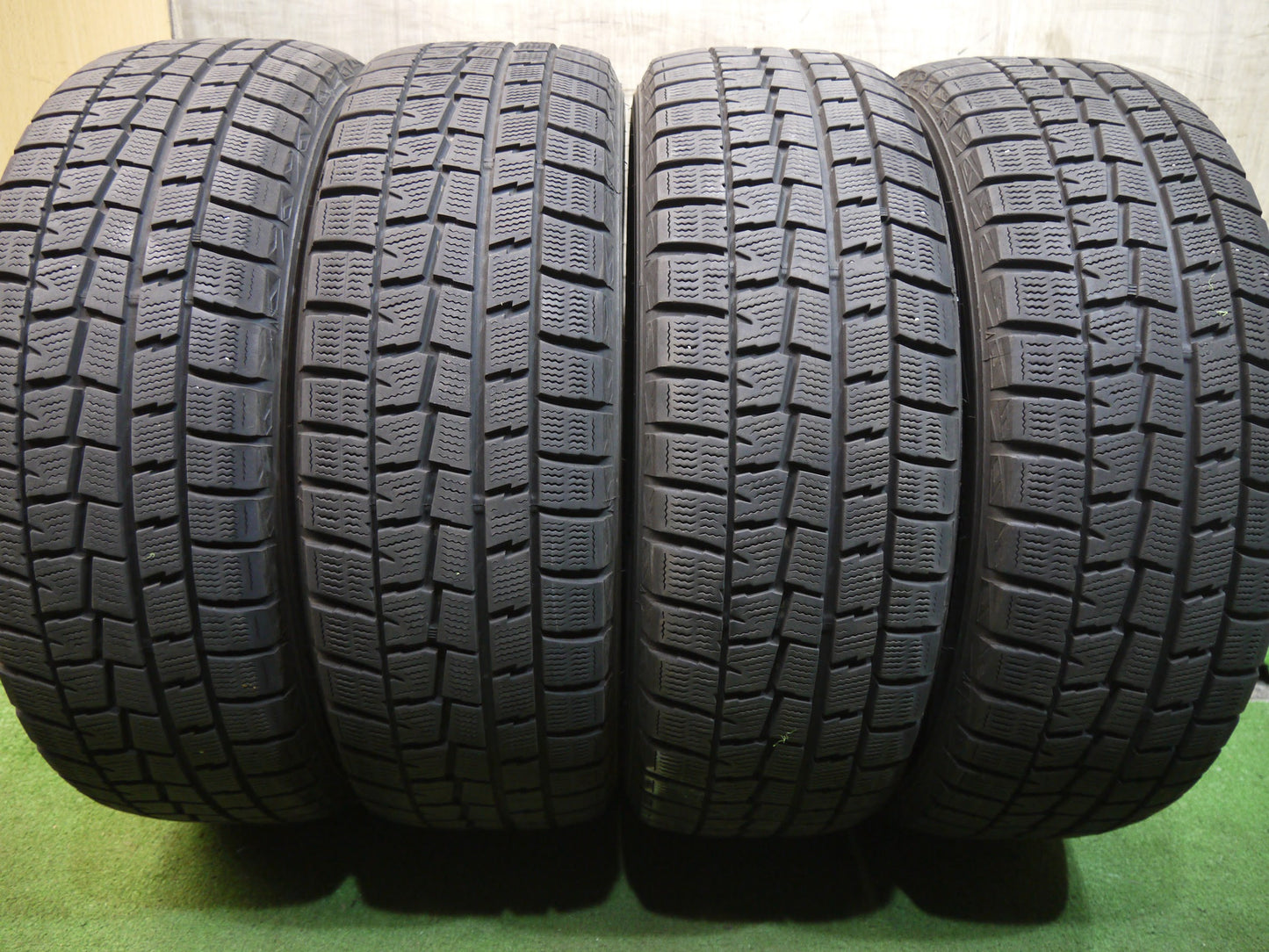 [送料無料]4本価格！18年★スタッドレス 195/65R15 ダンロップ ウインターマックス WM01 タイヤ 15インチ プリウス ノア ヴォクシー 等★2070211ヤスタ