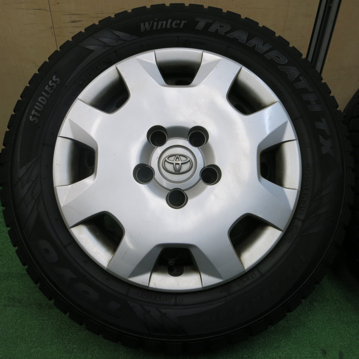 *送料無料*バリ溝！19年！9.5分★トヨタ 70系 ノア ヴォクシー 純正 スチール 195/65R15 スタッドレス トーヨー ウインター トランパス TX PCD114.3/5H★3120905イス