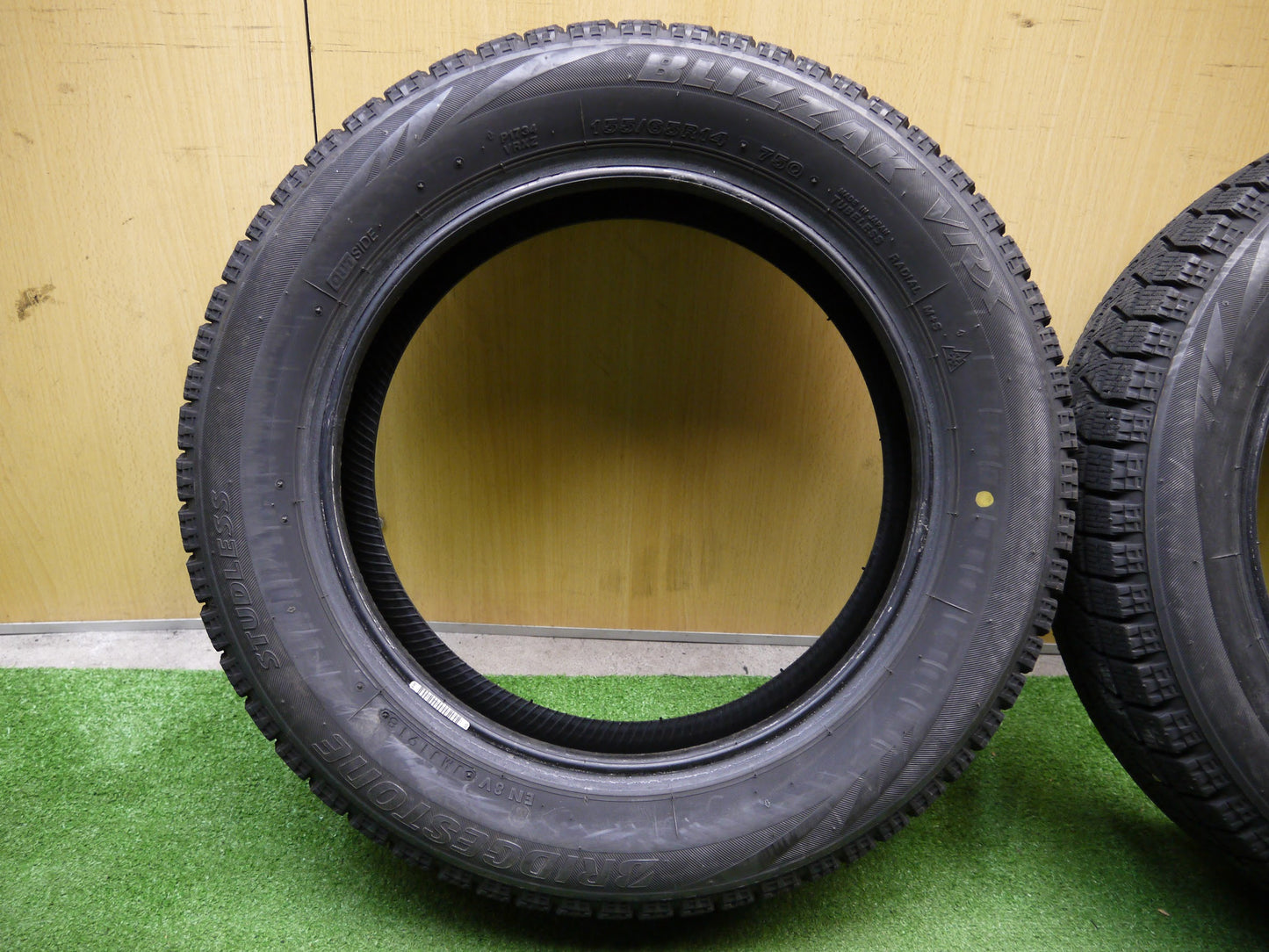 [送料無料]バリ溝！18年！9.5分以上★スタッドレス 155/65R14 ブリヂストン ブリザック VRX タイヤ 14インチ タント ムーブ ワゴンR N-BOX 等★2021503ヤスタ