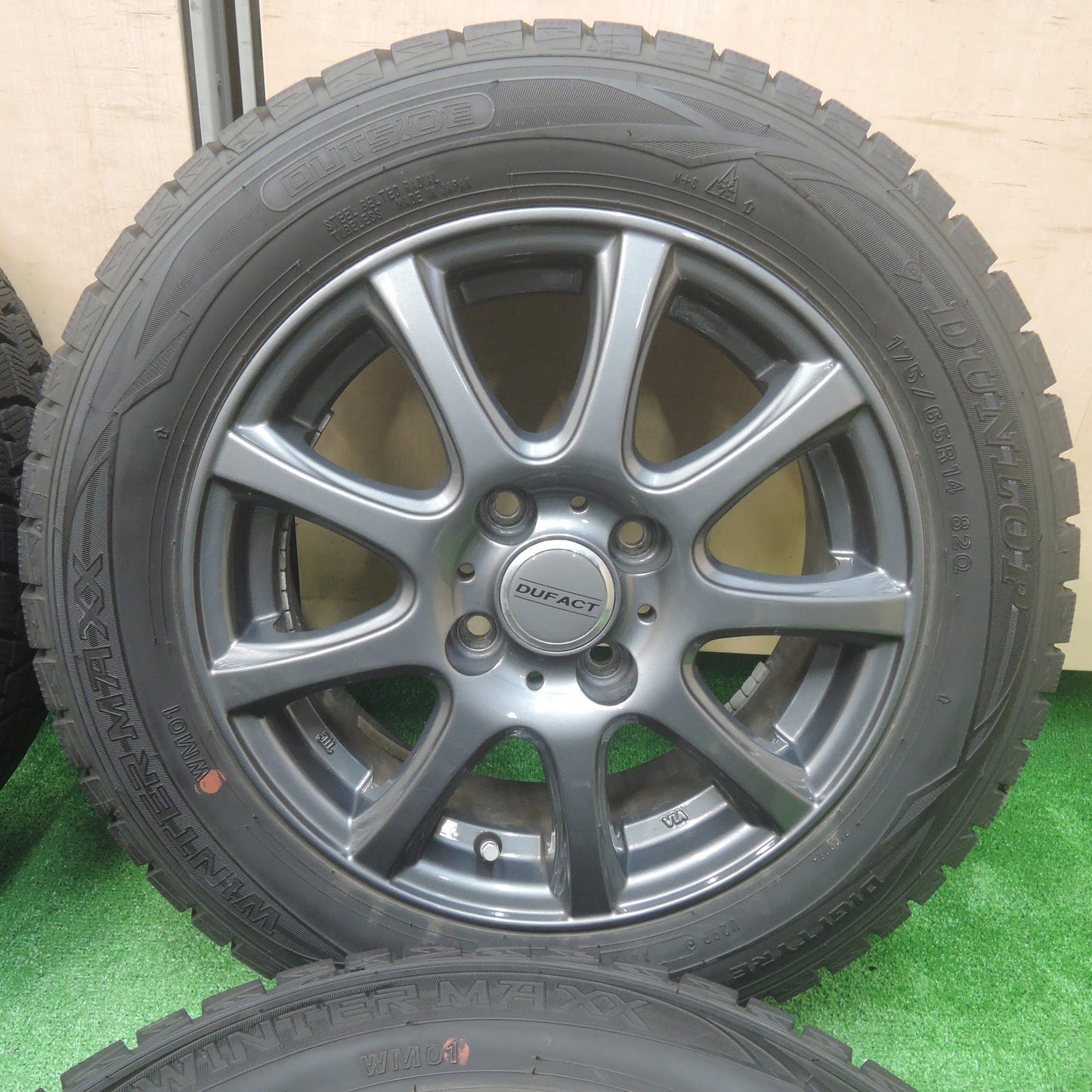 [送料無料] バリ溝！19年！キレイ！9.5分★スタッドレス 175/65R14 ダンロップ ウインターマックス WM01 DUFACT PCD100/4H★3113006SYス