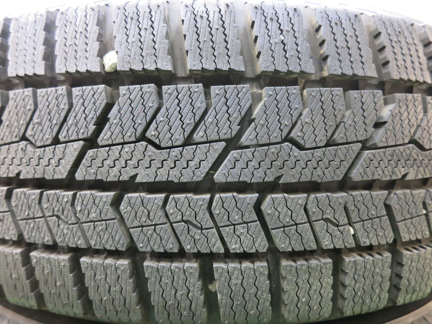 [送料無料]バリ溝！20年！キレイ！ほぼ10分★スタッドレス 175/65R15 トーヨー オブザーブ GIZ2 SEIN ザイン 15インチ PCD100/4H★3011601ヒス
