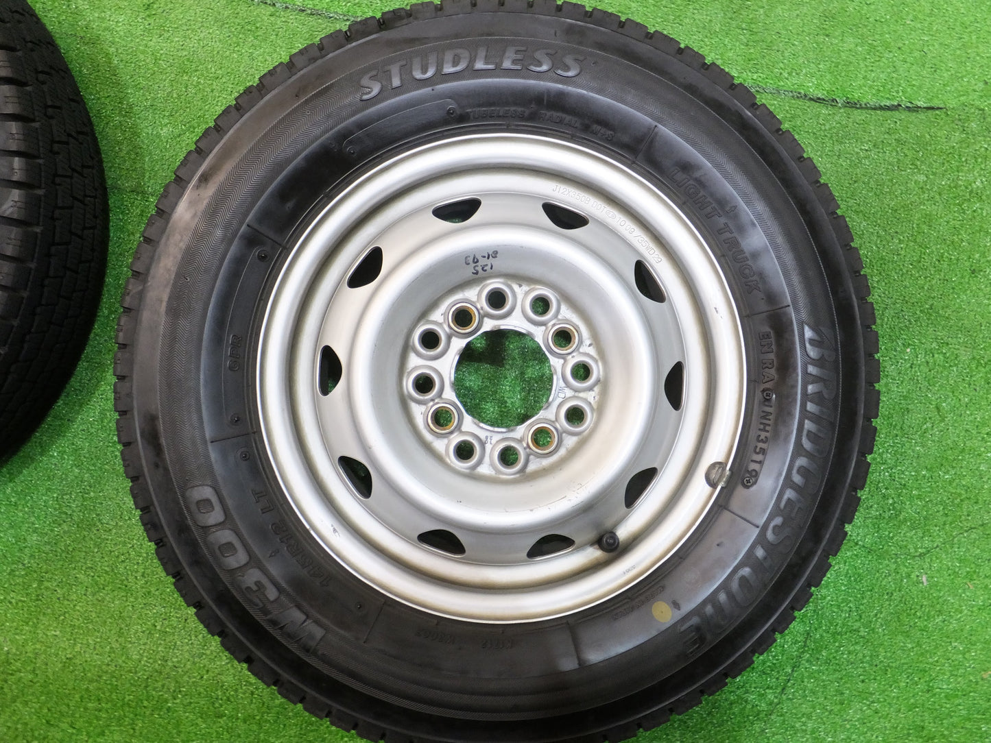[送料無料]バリ溝！19年！9.5分以上★スタッドレス 145R12 80/78N ブリヂストン W300 トーヨー デルベックス 934 鉄 ホイール PCD100H★2080314Hス