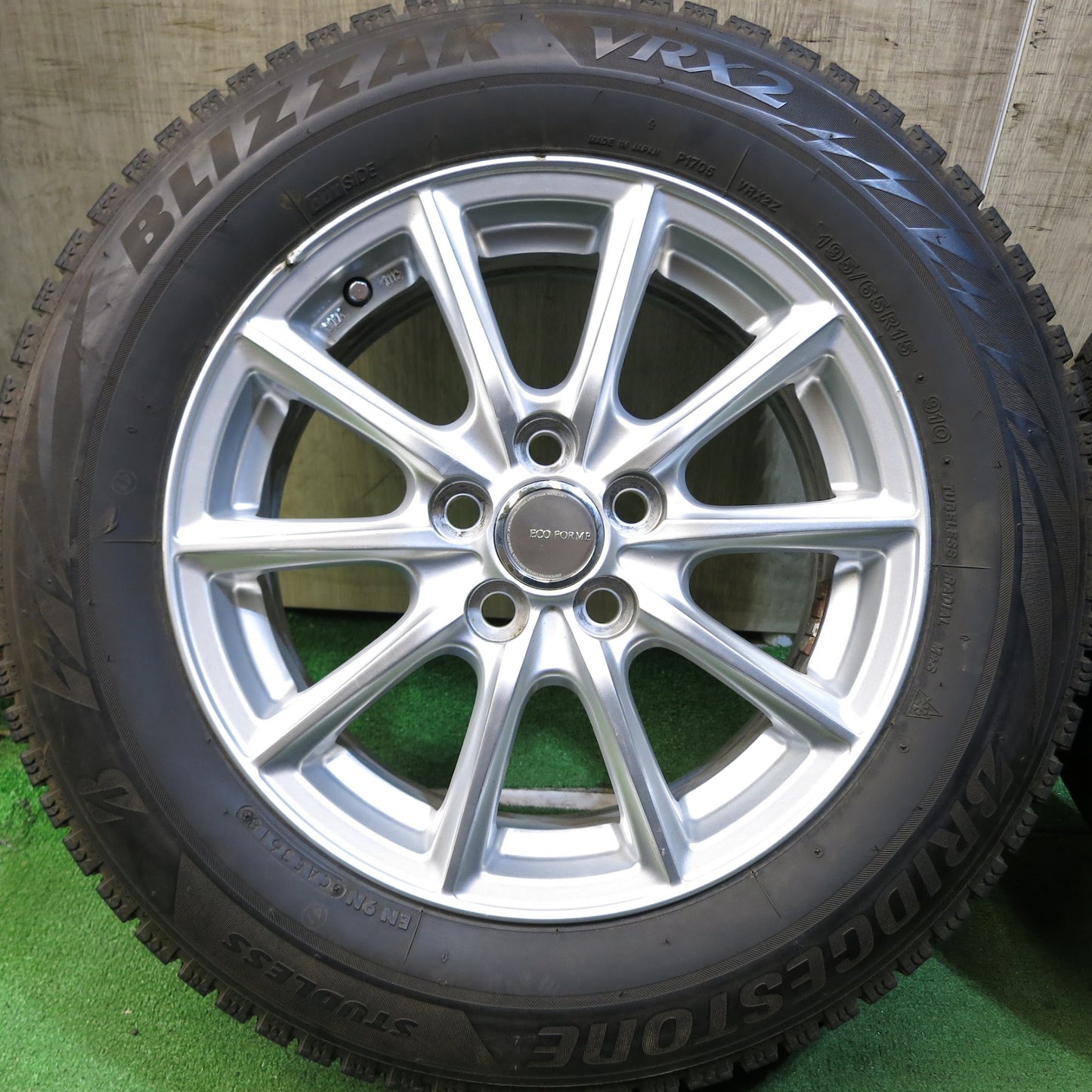 [送料無料]バリ溝！キレイ！9分★プリウス 等 195/65R15 スタッドレス ブリヂストン ブリザック VRX ECO FORME エコフォルム 15インチ PCD100/5H★3042811Hス