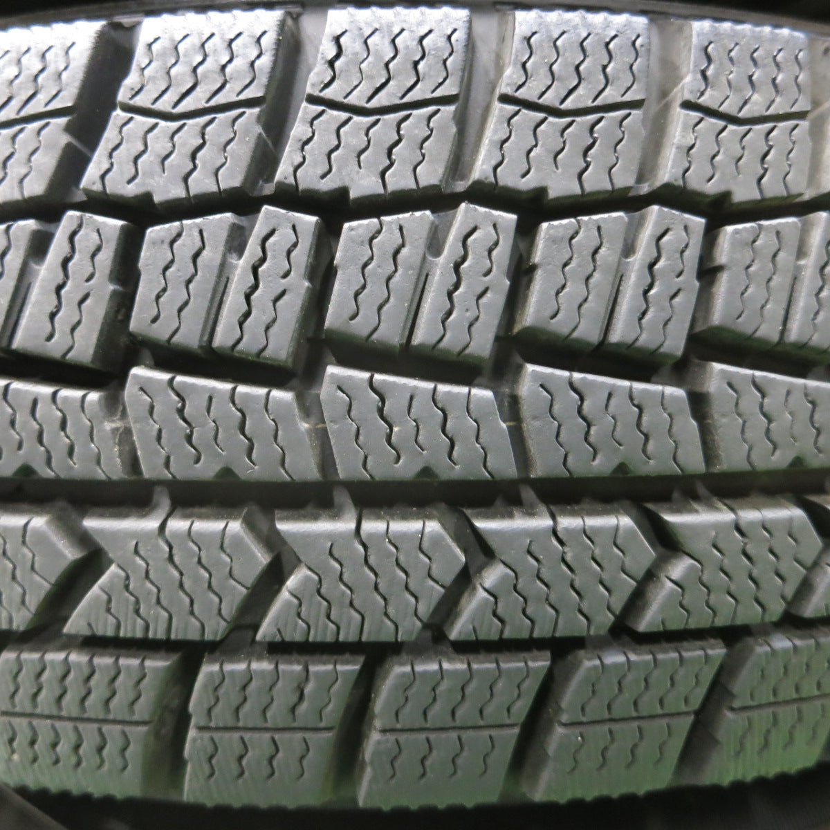 *送料無料*バリ溝！21年！キレイ！9.5分★スタッドレス 155/80R13 ダンロップ ウインターマックス WM02 VIOLENTO ヴィオレント 13インチ PCD100/4H★3112709イス