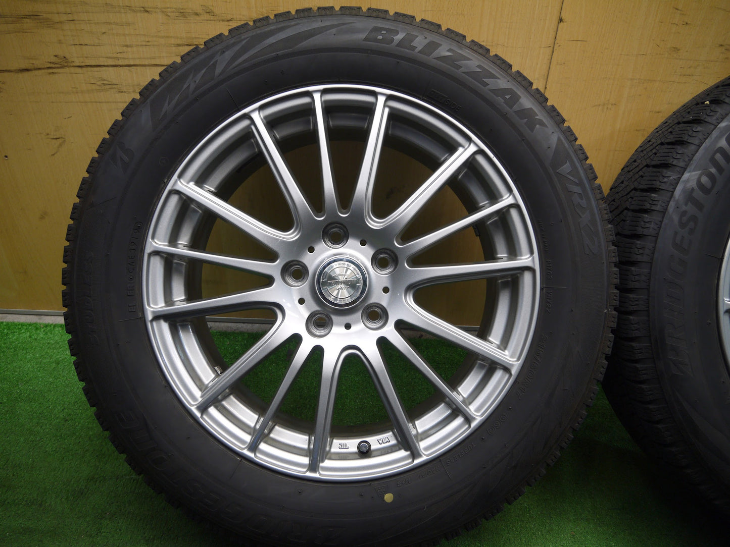 [送料無料]キレイ！19年★スタッドレス 215/60R17 ブリヂストン ブリザック VRX2 ravrion selzer ラブリオン 17インチ PCD114.3/5H★2120304アス