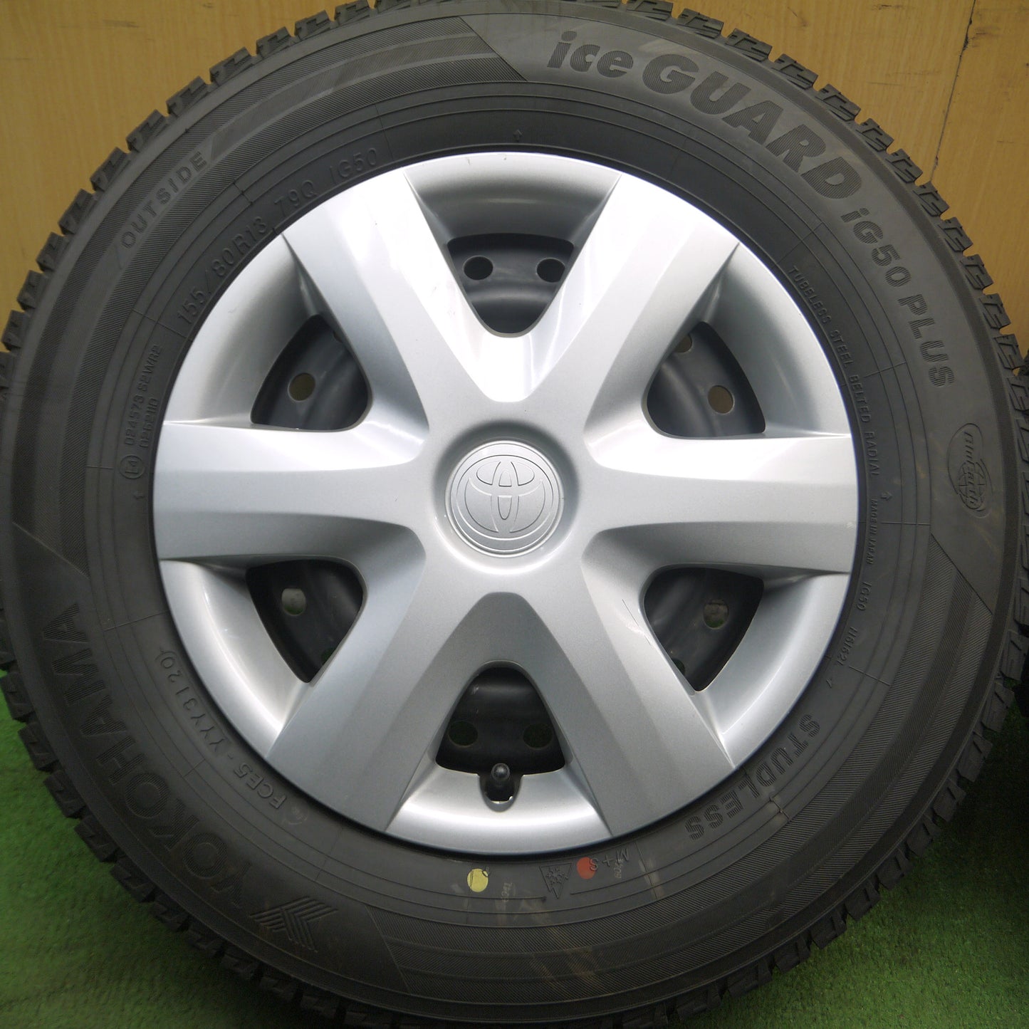 *送料無料*バリ溝！20年！9.5分以上★トヨタ パッソ 純正 スチール 155/80R13 スタッドレス ヨコハマ アイスガード iG50 プラス PCD100/4H★3101602Hス