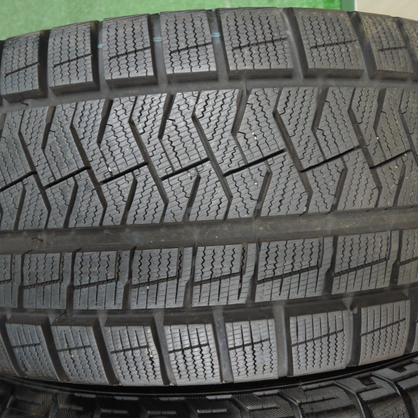 *送料無料* バリ溝！20年！ほぼ10分★ベンツ 等 EUROTECH 225/45R17 スタッドレス ピレリ アイスアシンメトリコ ユーロテック 17インチ PCD112/5H★4030506TNス