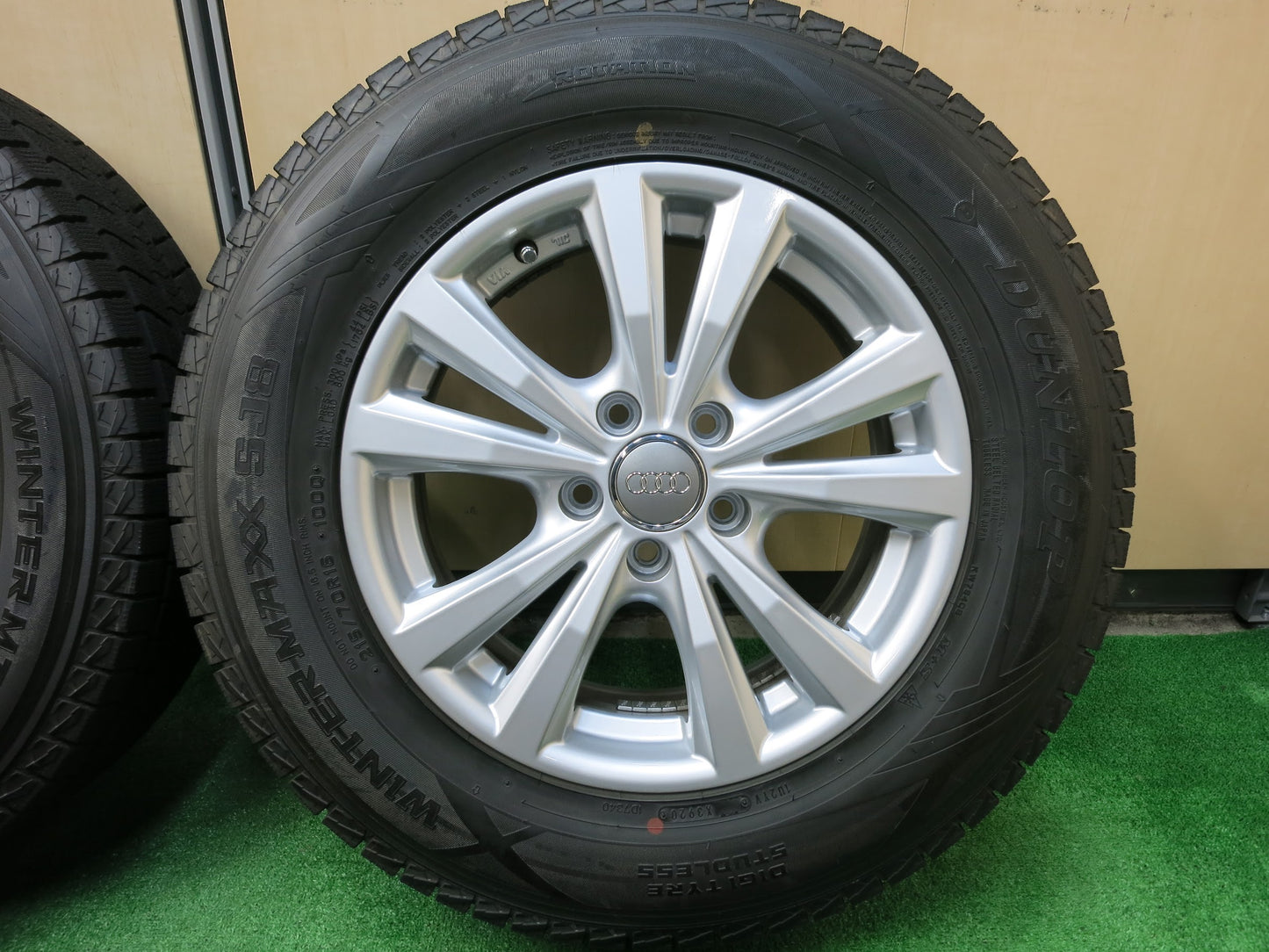 [送料無料]超バリ溝！20年！キレイ！ほぼ10分★アウディ 等 215/70R16 スタッドレス ダンロップ ウインターマックス SJ8 社外 アルミ PCD112/5H★3020111ヒス
