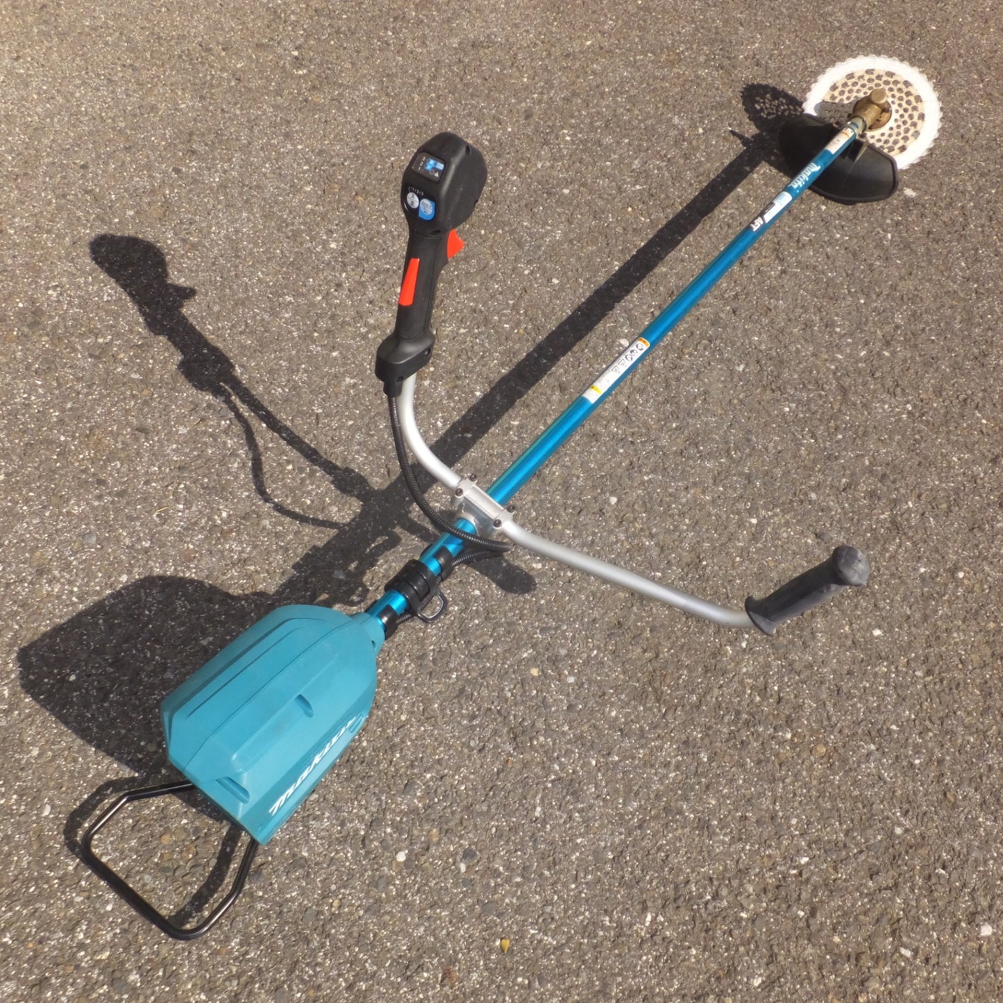 [送料無料] 岐阜発 キレイ★マキタ makita 充電式草刈機 MUR012G 72V-80V(max) 本体のみ★