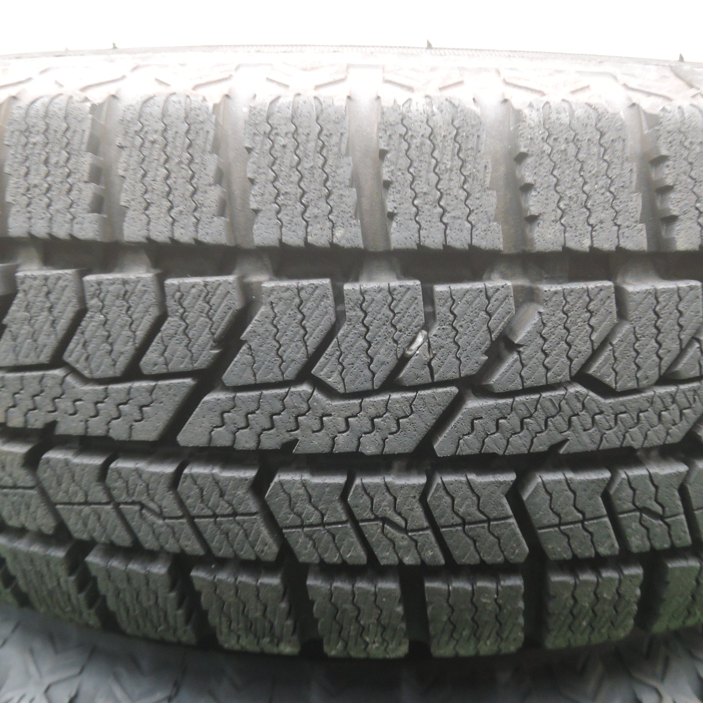 *送料無料*バリ溝！22年！キレイ！9.5分以上★スタッドレス 155/80R13 トーヨー オブザーブ GIZ2 FEID 13インチ PCD100/4H★3111309SYス