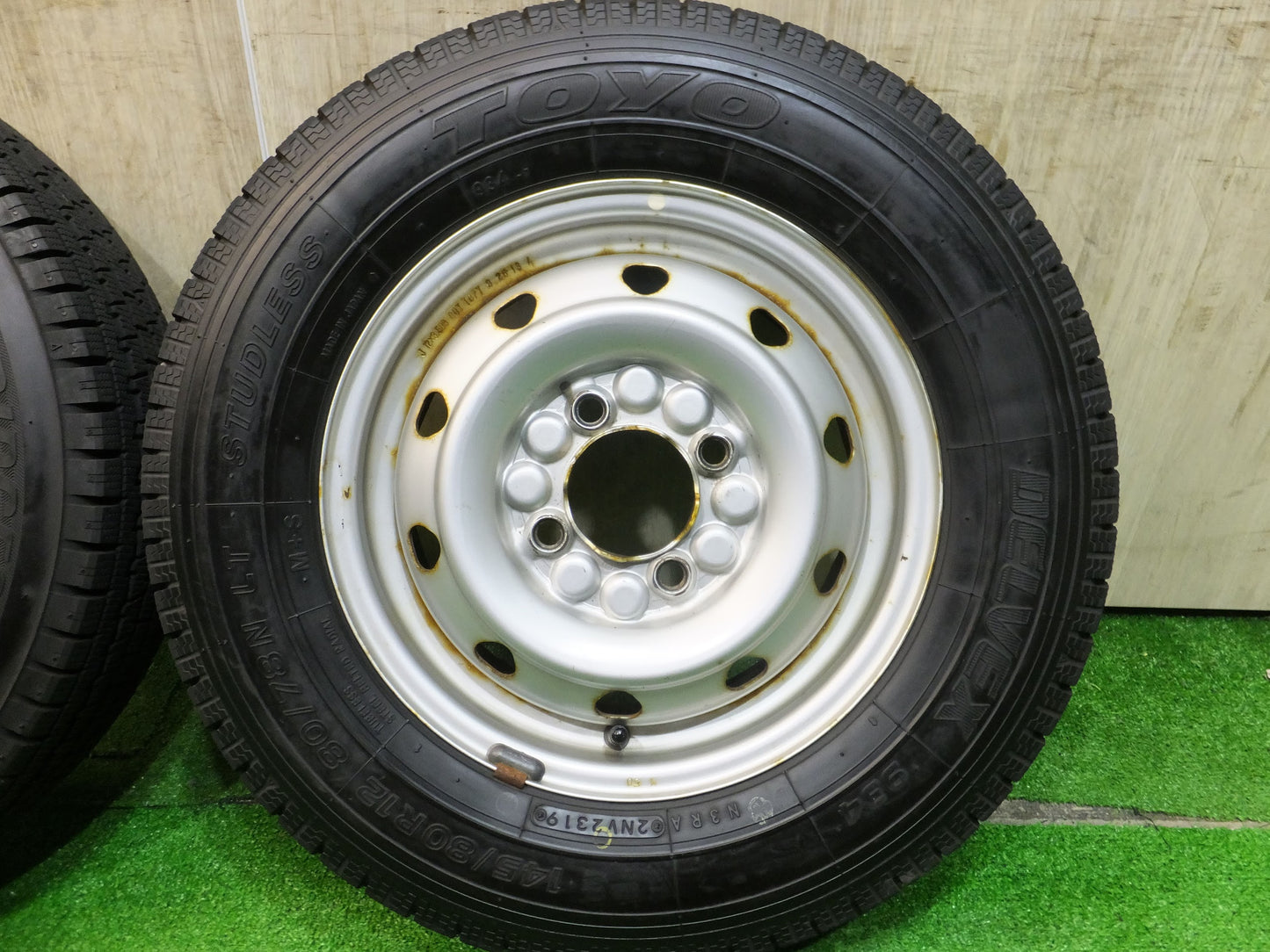 [送料無料]バリ溝！19年！9.5分以上★スタッドレス 145R12 80/78N ブリヂストン W300 トーヨー デルベックス 934 鉄 ホイール PCD100H★2080314Hス