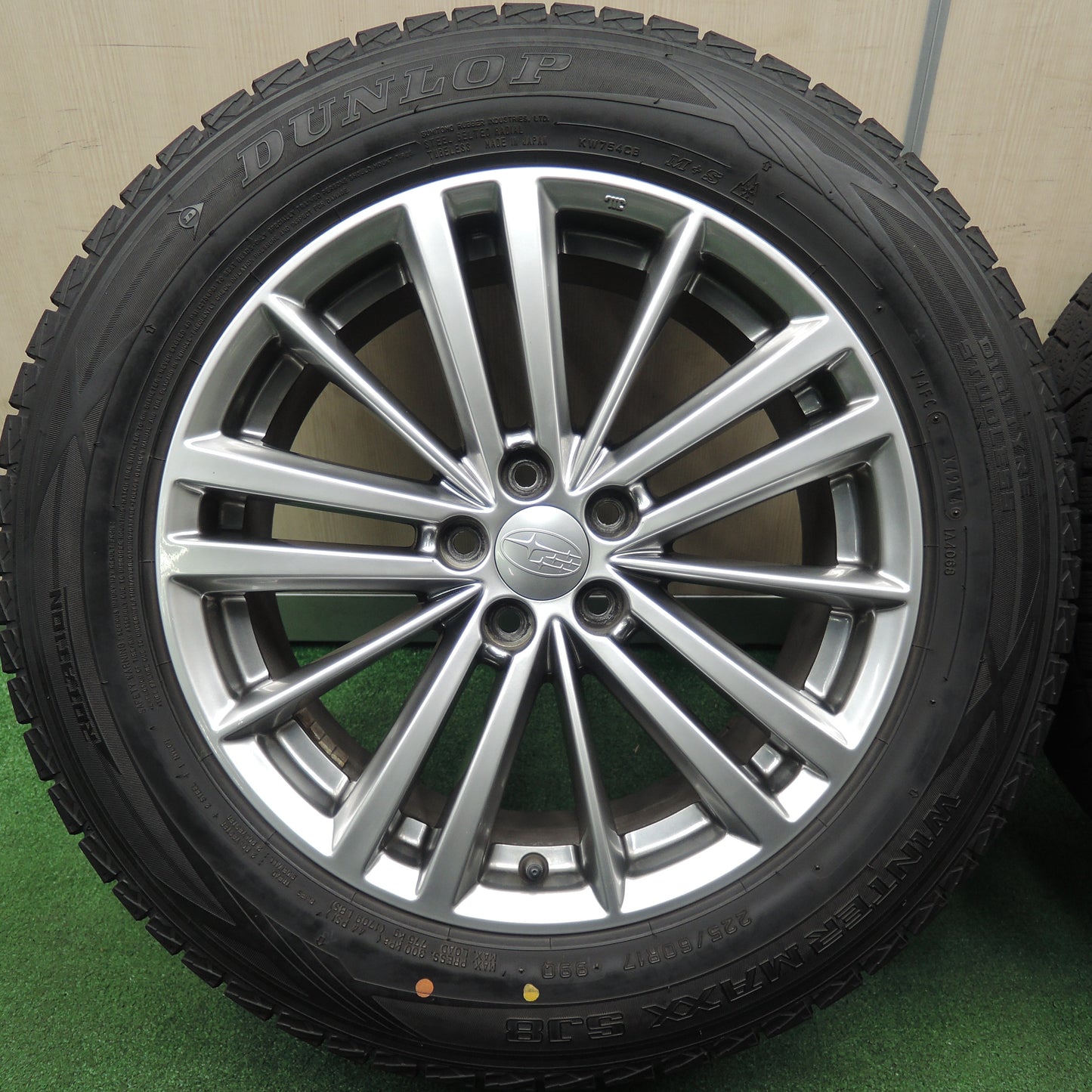 *送料無料*バリ溝！キレイ！9分★スバル SJ5 フォレスター 純正 225/60R17 スタッドレス ダンロップ ウインターマックス SJ8 PCD100/5H★3112707TNス