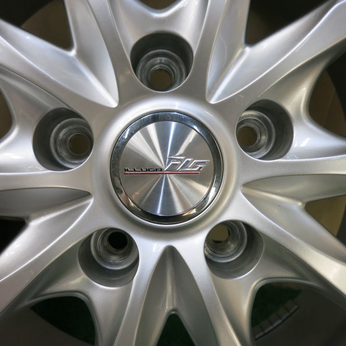 [送料無料]バリ溝！21年！キレイ！ほぼ10分★スタッドレス 215/60R17 ピレリ アイスアシンメトリコ プラス ILLUGA weds 17インチ PCD114.3/5H★3060307ヒス