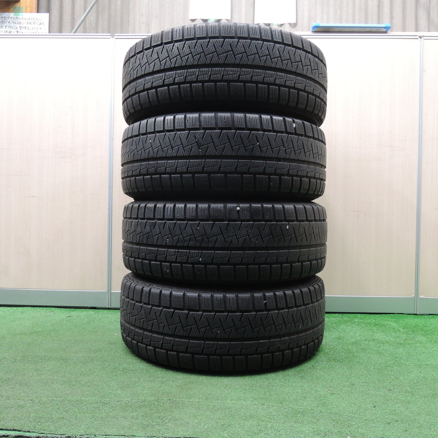 *送料無料*キレイ★ボルボ 等 MAK 205/55R16 スタッドレス ピレリ アイスアシンメトリコ 16インチ PCD108/5H★3122707NJス