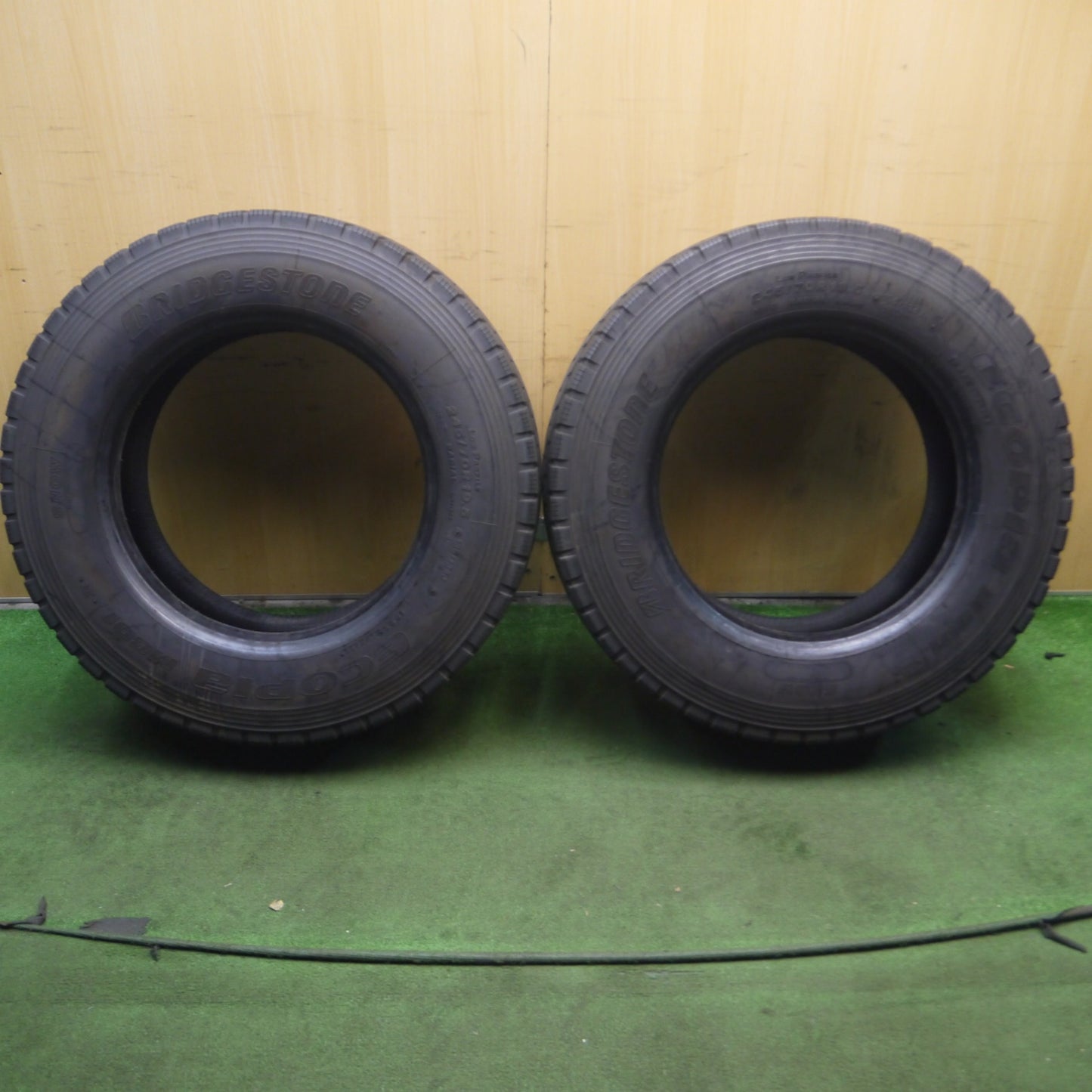 *送料無料* バリ溝！22年！9分★トラック タイヤ 245/70R19.5 136/134J ブリヂストン エコピア M801Ⅱ ミックス 19.5インチ★4022917KKスタ