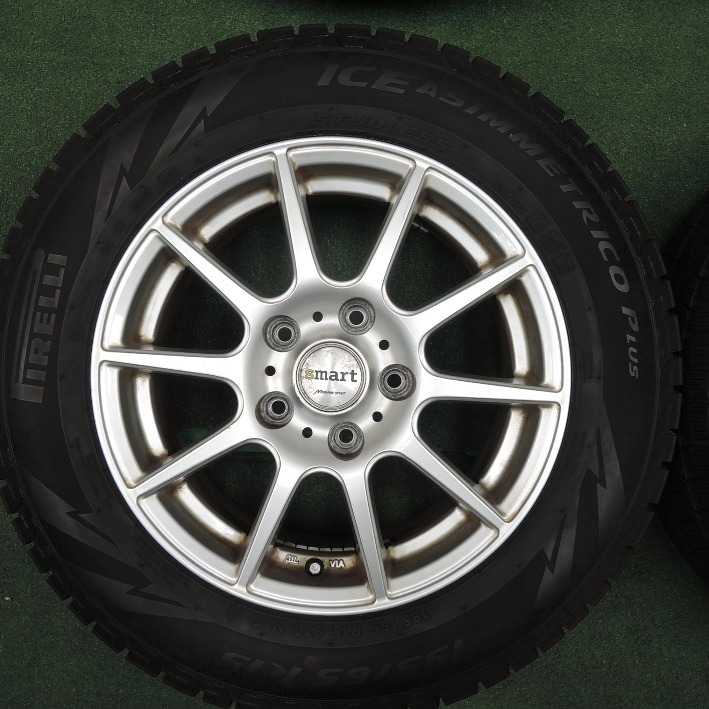 [送料無料] バリ溝！21年！8.5分★スタッドレス 195/65R15 ピレリ アイスアシンメトリコ PLUS MANARAY SPORT SMART 15インチ PCD114.3/5H★4011909TNス