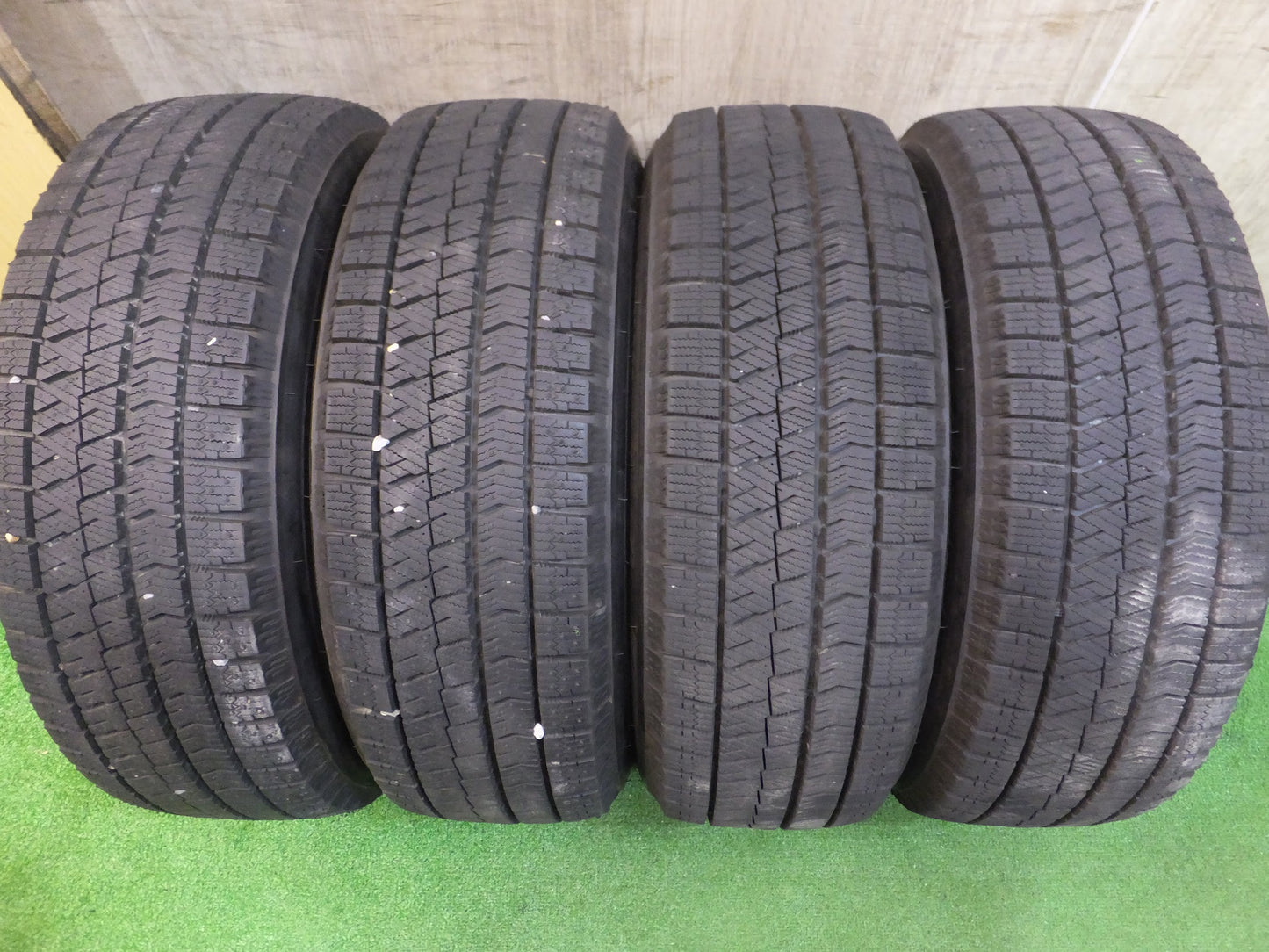 [送料無料]バリ溝！21年！キレイ！ほぼ10分★スタッドレス 185/60R14 MAK ブリヂストン ブリザック VRX2 14インチ PCD100/5H★2091213Hス