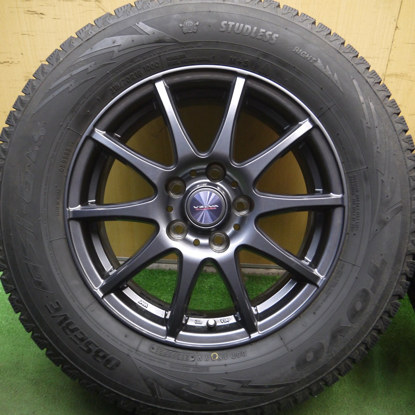*送料無料*バリ溝！21年！キレイ！9.5分★スタッドレス 215/70R16 トーヨー オブザーブ GSi-6 LS VELVA CHARGE ヴェルヴァ 16インチ PCD114.3/5H★3121915Hス