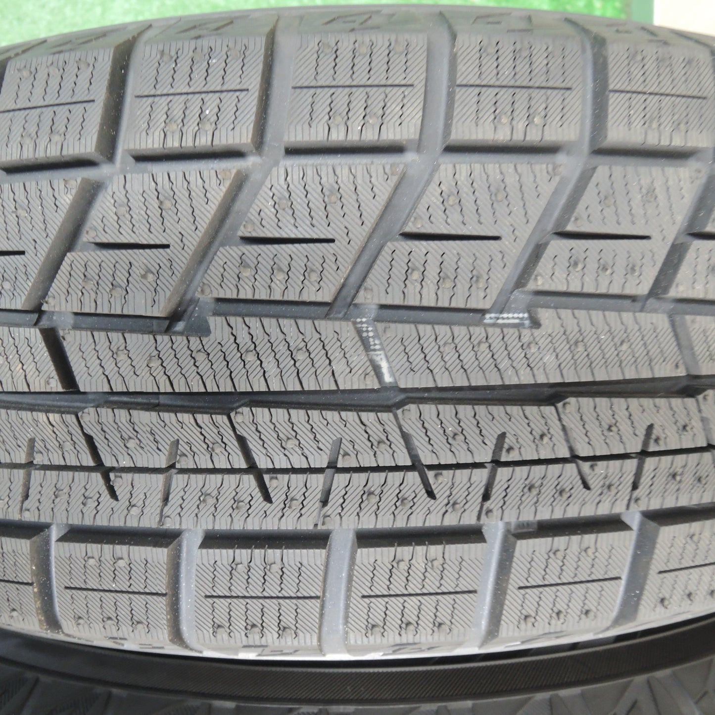 *送料無料*超バリ溝！23年！キレイ！ほぼ10分★スタッドレス 195/65R15 ヨコハマ アイスガード iG60 LAYCEA レイシア 15インチ PCD114.3/5H★4020702TNス