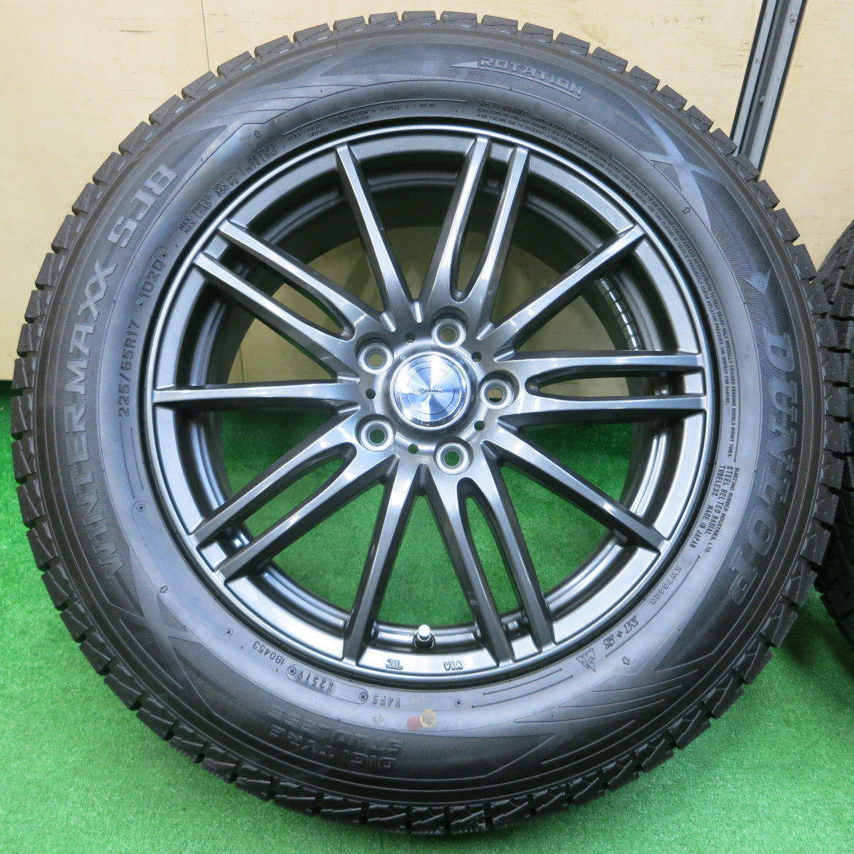 *送料無料*超バリ溝！19年！キレイ！ほぼ10分★スタッドレス 225/65R17 ダンロップ ウインターマックス SJ8 ZAMIK TITO 17インチ PCD114.3/5H★3112706イス