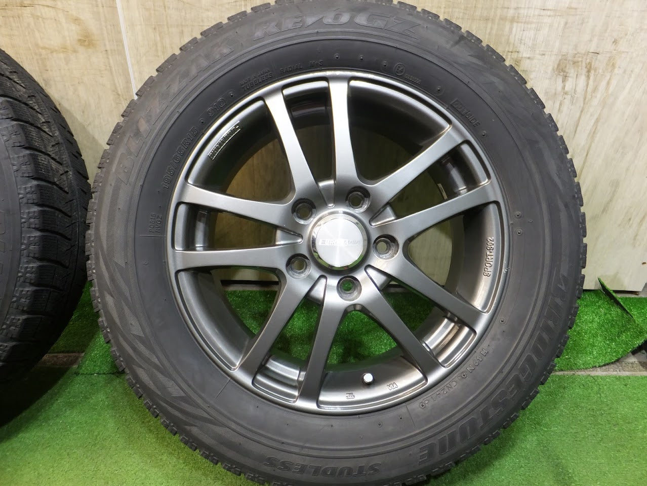 [送料無料]キレイ★スタッドレス 195/65R15 ブリヂストン ブリザック REVO GZ EUROMAGIC ユーロマジック 15インチ PCD114.3/5H★