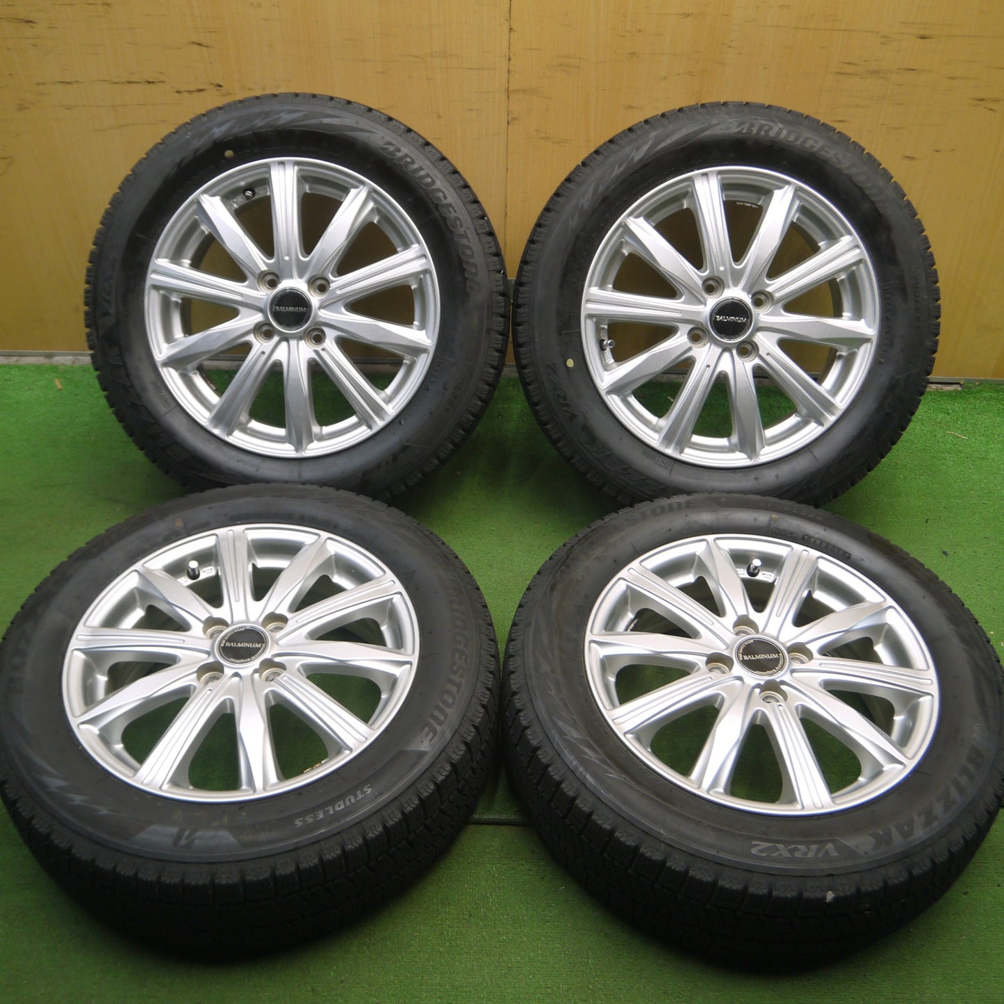 *送料無料* バリ溝！キレイ！9分★スタッドレス 185/60R15 ブリヂストン ブリザック VRX2 BALMINUM バルミナ 15インチ PCD100/4H★4022103Hス