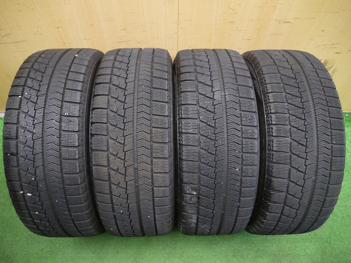 [送料無料]バリ溝！20年！ほぼ10分★ワーゲン ベンツ 等 TECMAG 205/55R16 スタッドレス ブリヂストン ブリザック VRX テクマグ PCD112/5H★2092103アス