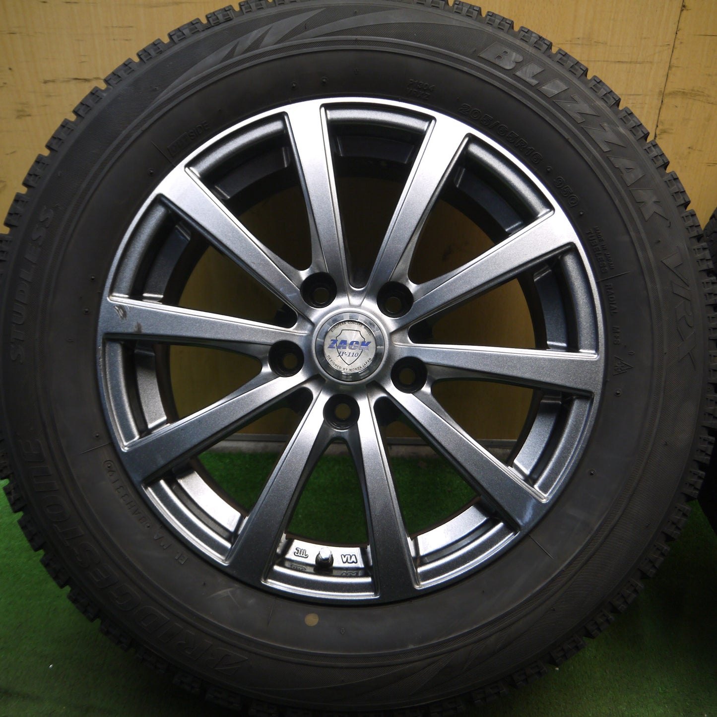 *送料無料*バリ溝！キレイ！8.5分★スタッドレス 205/65R16 ブリヂストン ブリザック VRX ZACK JP-110 MONZA ザック PCD114.3/5H★3122004Hス