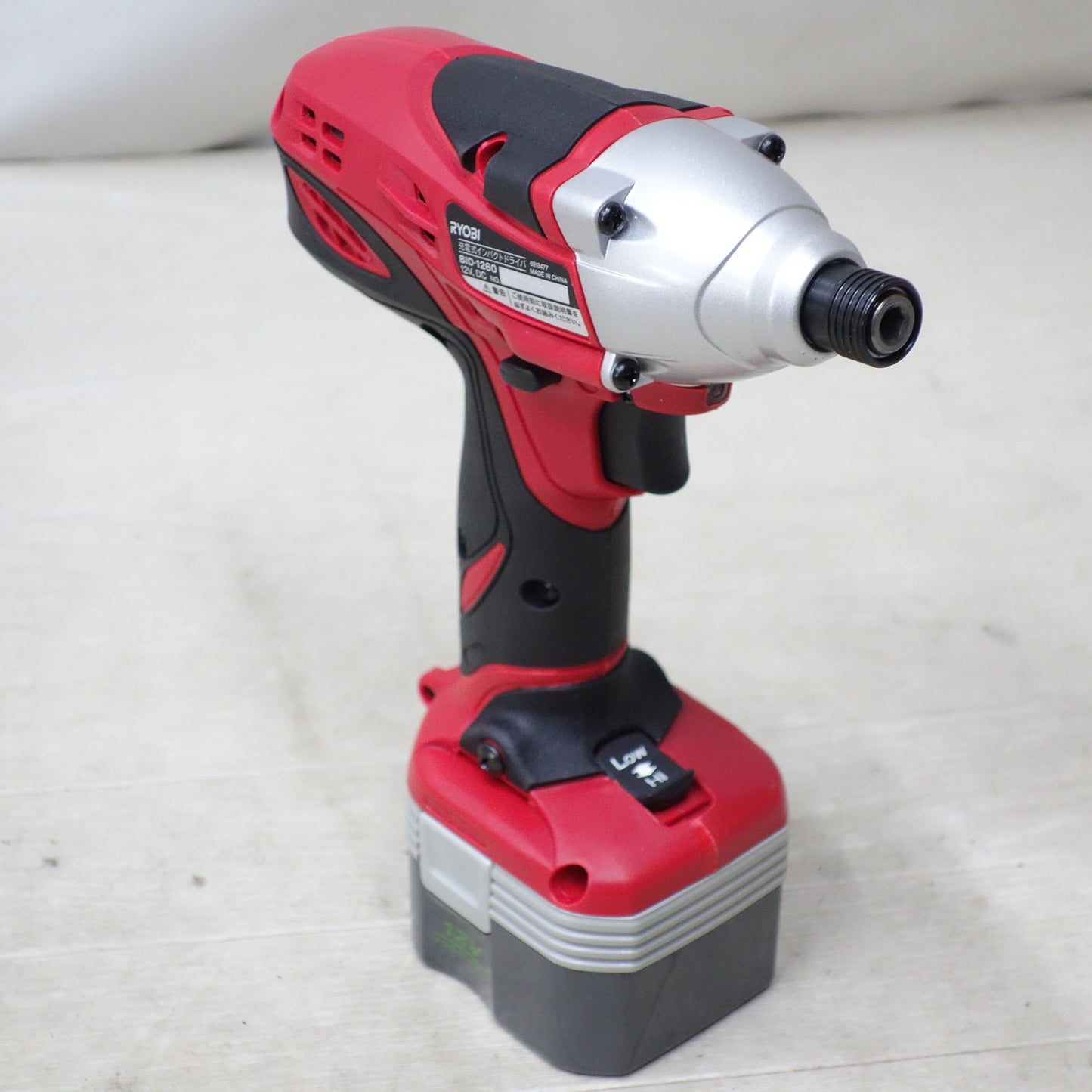 [送料無料] キレイ◆RYOBI リョービ 京セラ 充電式インパクトドライバ BID-1260 12V バッテリー2個 充電器付き 電動工具◆