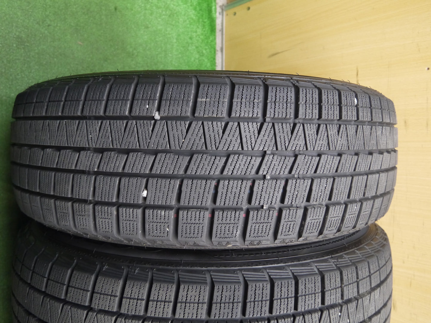 [送料無料]バリ溝！キレイ！9.5分★スタッドレス 225/65R17 RAYS VERSUS STIVALE ナンカン CORSAFA レイズ ベルサス スティバーレ PCD114.3/5H★2111507アス