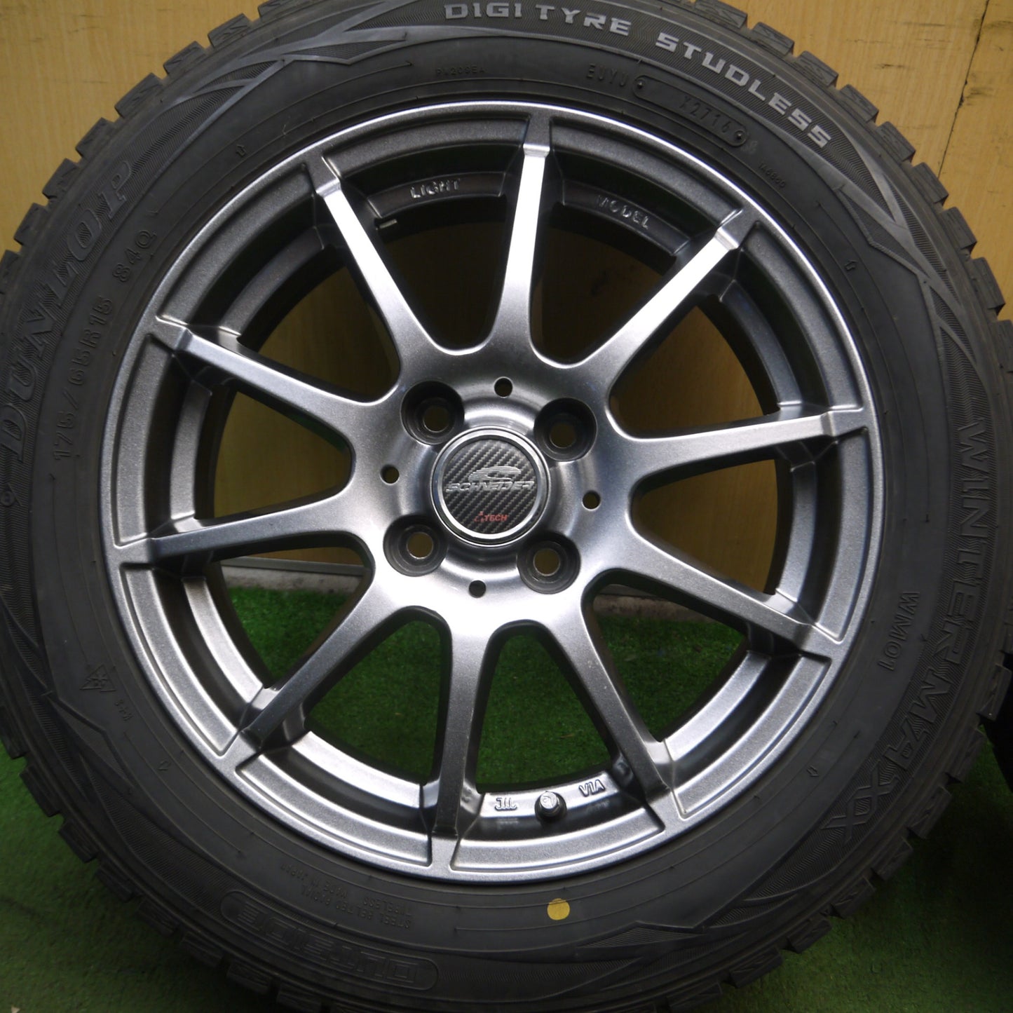 *送料無料*バリ溝！キレイ！9.5分★スタッドレス 175/65R15 ダンロップ ウインターマックス WM01 SCHNEIDER シュナイダー 15インチ PCD100/4H★4013003Hス