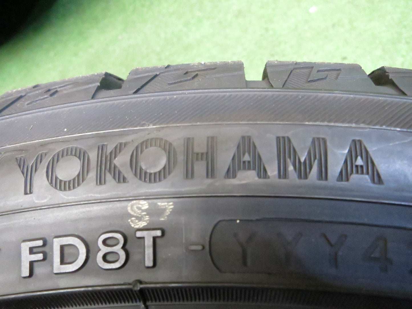 [送料無料]バリ溝！19年！9.5分★スタッドレス 245/40R19 ヨコハマ アイスガード iG60 タイヤ 19インチ ベンツ アウディ BMW スカイライン 等★3011009Hスタ