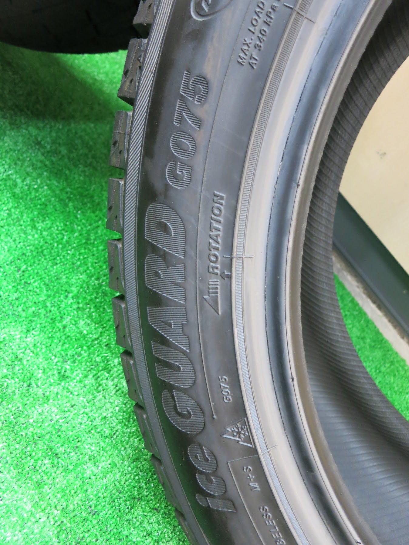 [送料無料]ほぼ未使用！18年★スタッドレス 255/50R20 ヨコハマ アイスガード G075 タイヤ 20インチ ムラーノ エクスプローラー レンジローバー 等★2100405ヒスタ