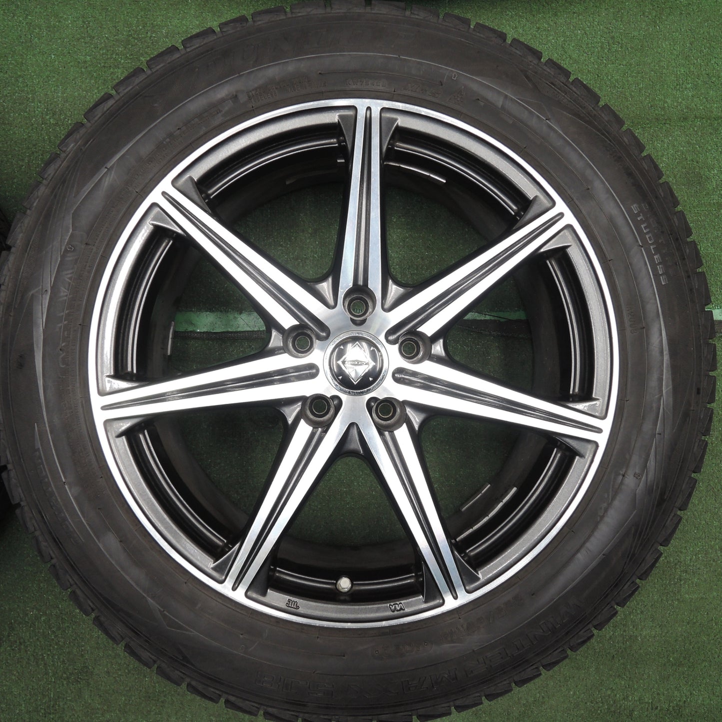 *送料無料* バリ溝！キレイ！9.5分★スタッドレス 225/60R18 ダンロップ ウインターマックス SJ8 RiZLEY ライツレー 18インチ PCD114.3/5H★4030509TNス