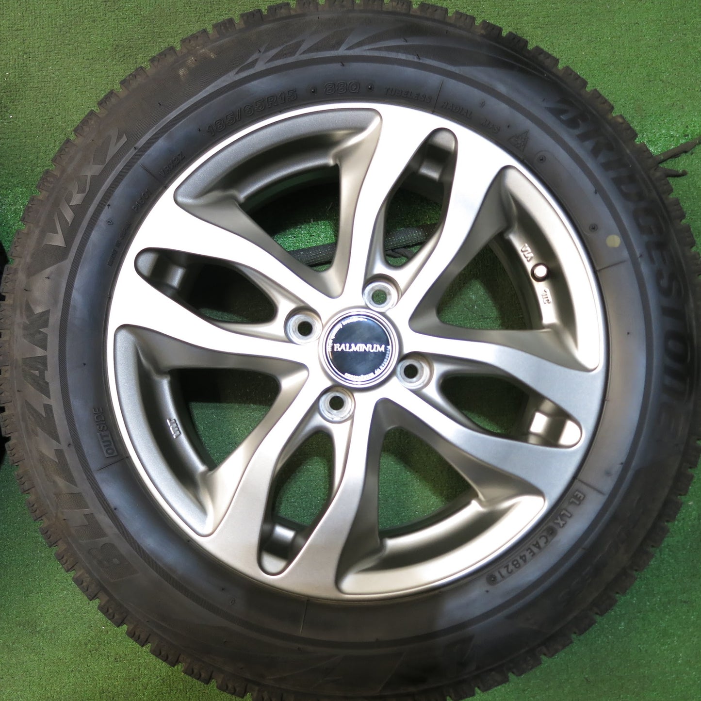 [送料無料]バリ溝！21年！キレイ！8.5分★スタッドレス 185/65R15 ブリヂストン ブリザック VRX2 BALMINUM バルミナ 15インチ PCD100/4H★3052310Hス