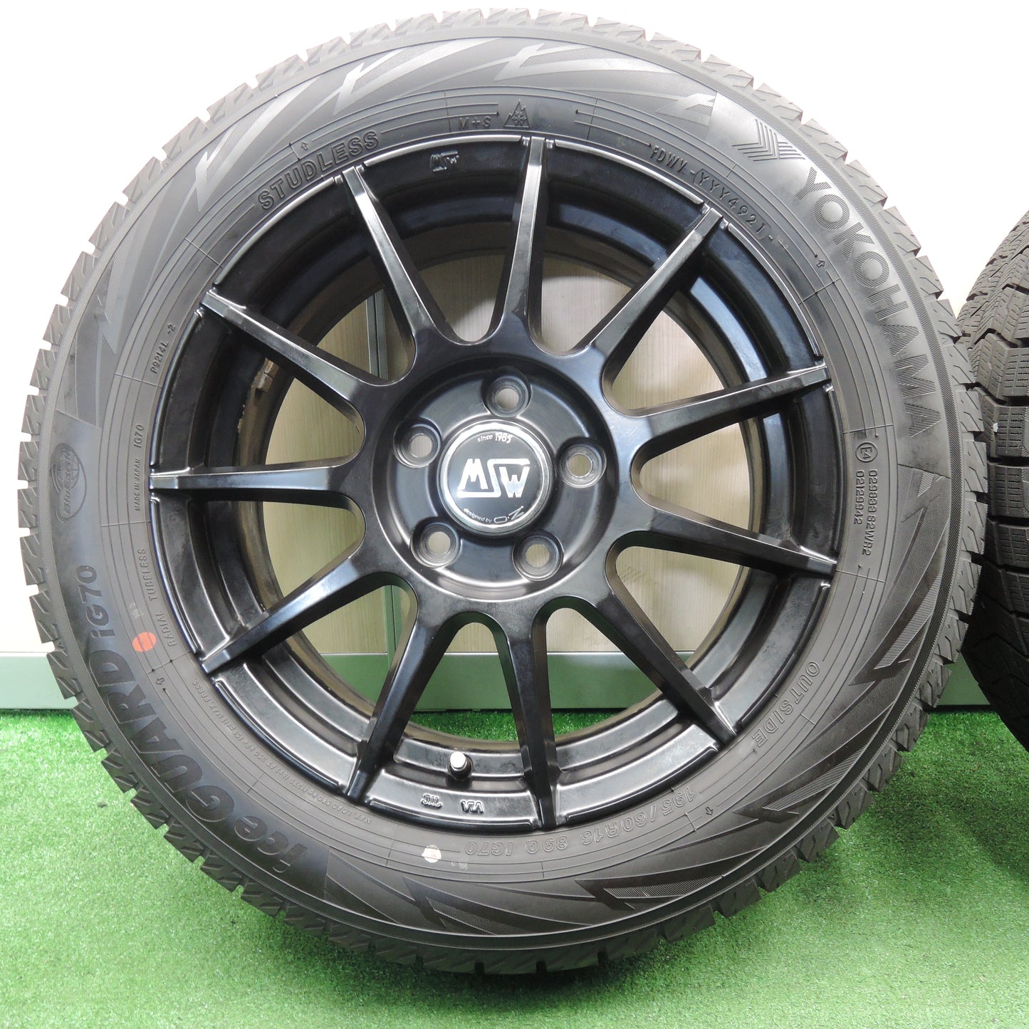 *送料無料*超バリ溝！21年！キレイ！ほぼ10分★ワーゲン等 MSW O・Z 195/60R16 スタッドレス ヨコハマ アイスガード iG70 16インチ PCD112/5H★3121408NJス