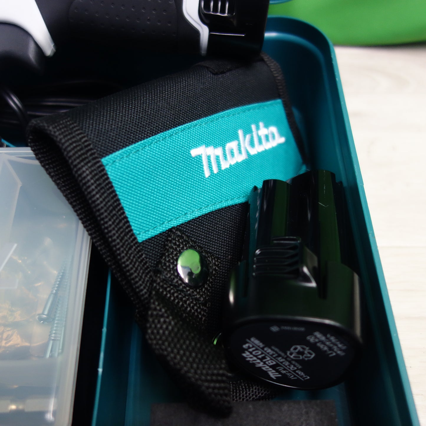 *送料無料*美品！付属品付き☆マキタ 充電式 インパクトドライバ TD090DWXW 電動 工具 充電器 DC10WA☆