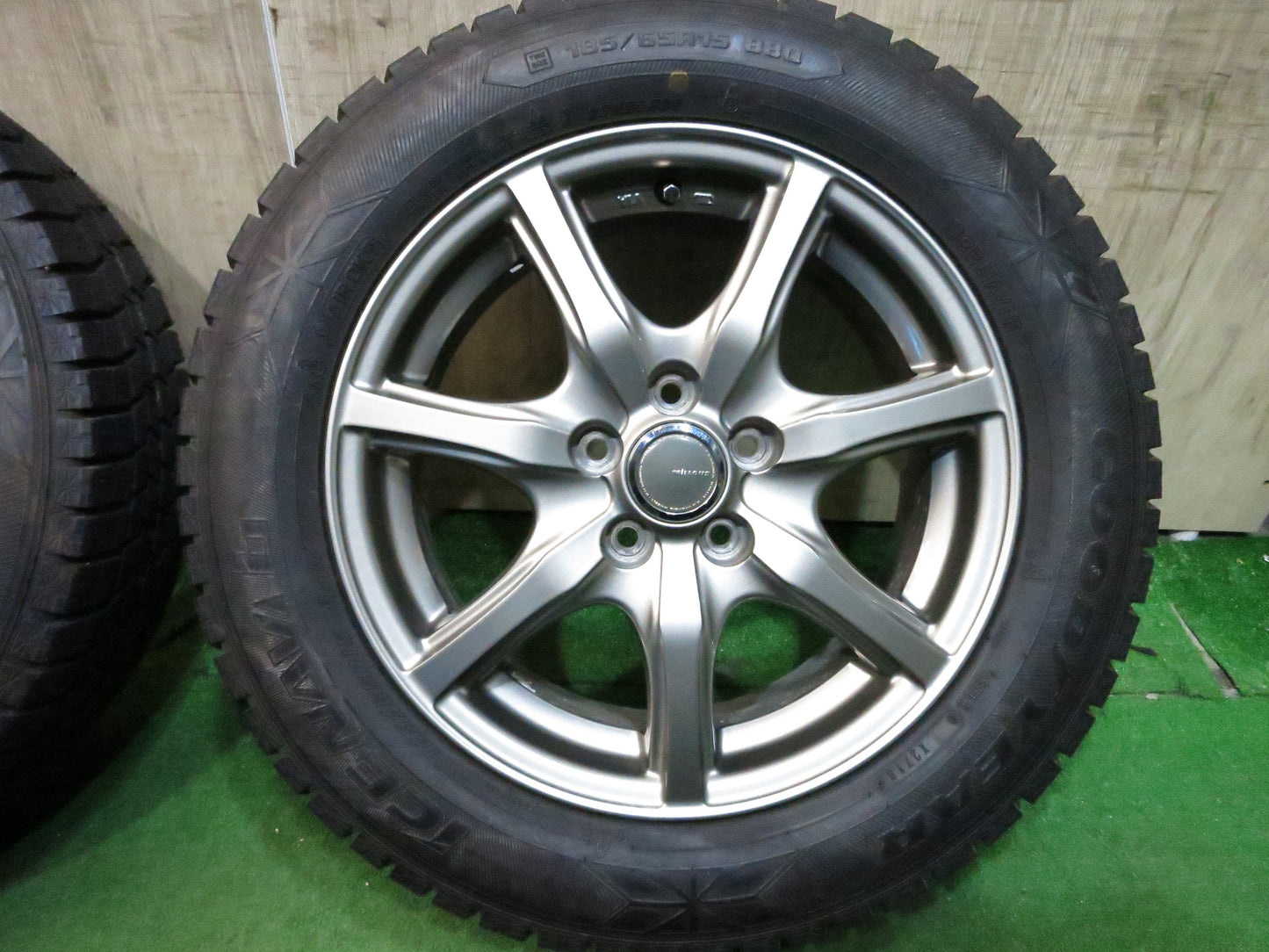 [送料無料]バリ溝！18年！キレイ！ほぼ10分★スタッドレス 185/65R15 グッドイヤー アイスナビ6 MiLLOUS ミルアス 15インチ PCD100/5H★3011301Hス