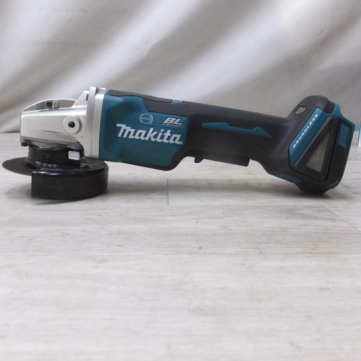 [送料無料] キレイ◆makita マキタ 100mm 充電式ディスクグラインダ GA420DRGX 18V バッテリー2個 充電器付き 研磨機 電動工具◆