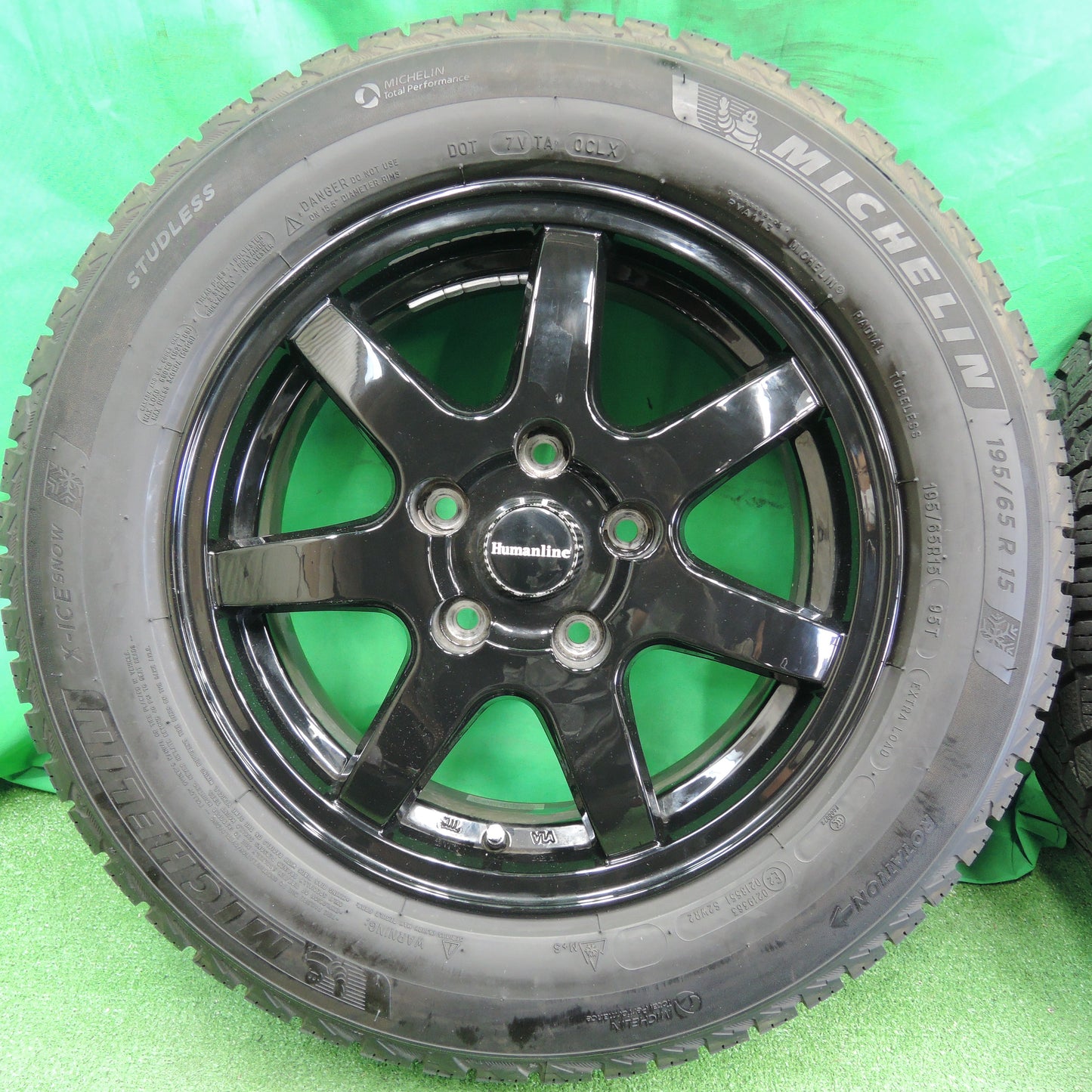 *送料無料*超バリ溝！21年！ほぼ10分★スタッドレス 195/65R15 ミシュラン X-ICE SNOW Humanline ヒューマンライン 15インチ PCD114.3/5H★3101502HDス