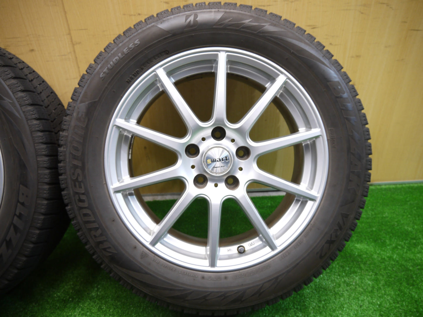 [送料無料]キレイ★スタッドレス 225/55R17 ブリヂストン ブリザック VRX2 smart MANARAY SPORT スマート マナレイスポーツ 17インチ PCD114.3/5H★2071804クス