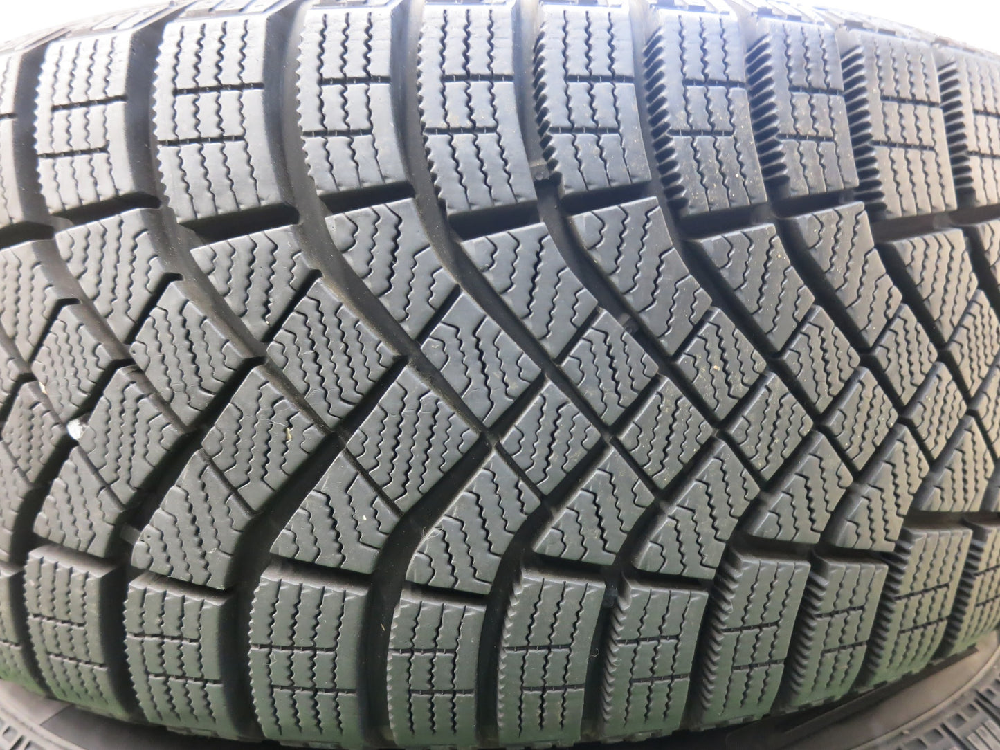 [送料無料]バリ溝！キレイ！9.5分★スタッドレス 215/55R17 ピレリ アイス ゼロ R LM SPORT LMスポーツ 17インチ PCD114.3/5H★3031101ヒス