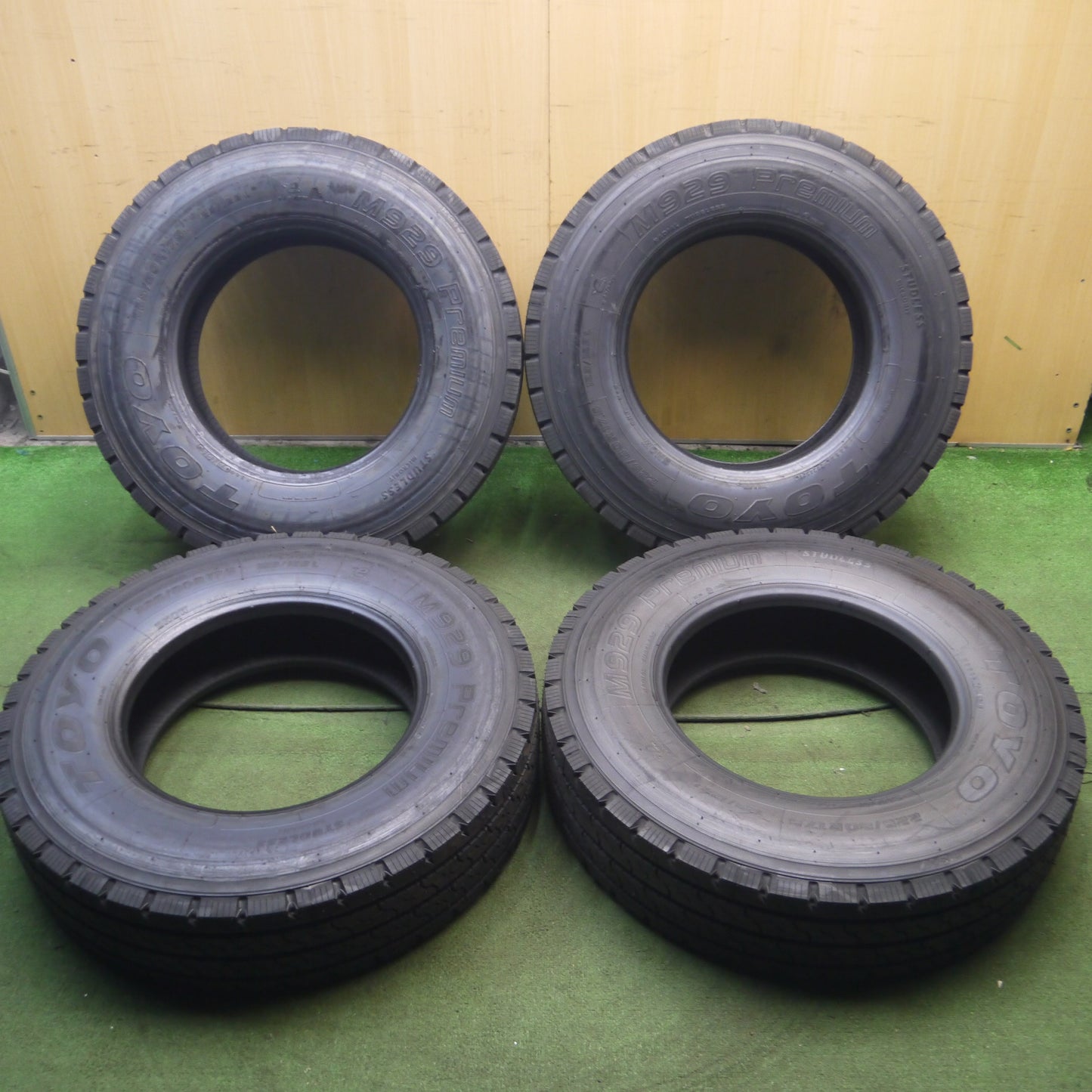*送料無料*未使用！21年★トラック 再生 タイヤ 225/80R17.5 123/122L トーヨー M929 ベース TOKO M317 17.5インチ★3122817KKスタ
