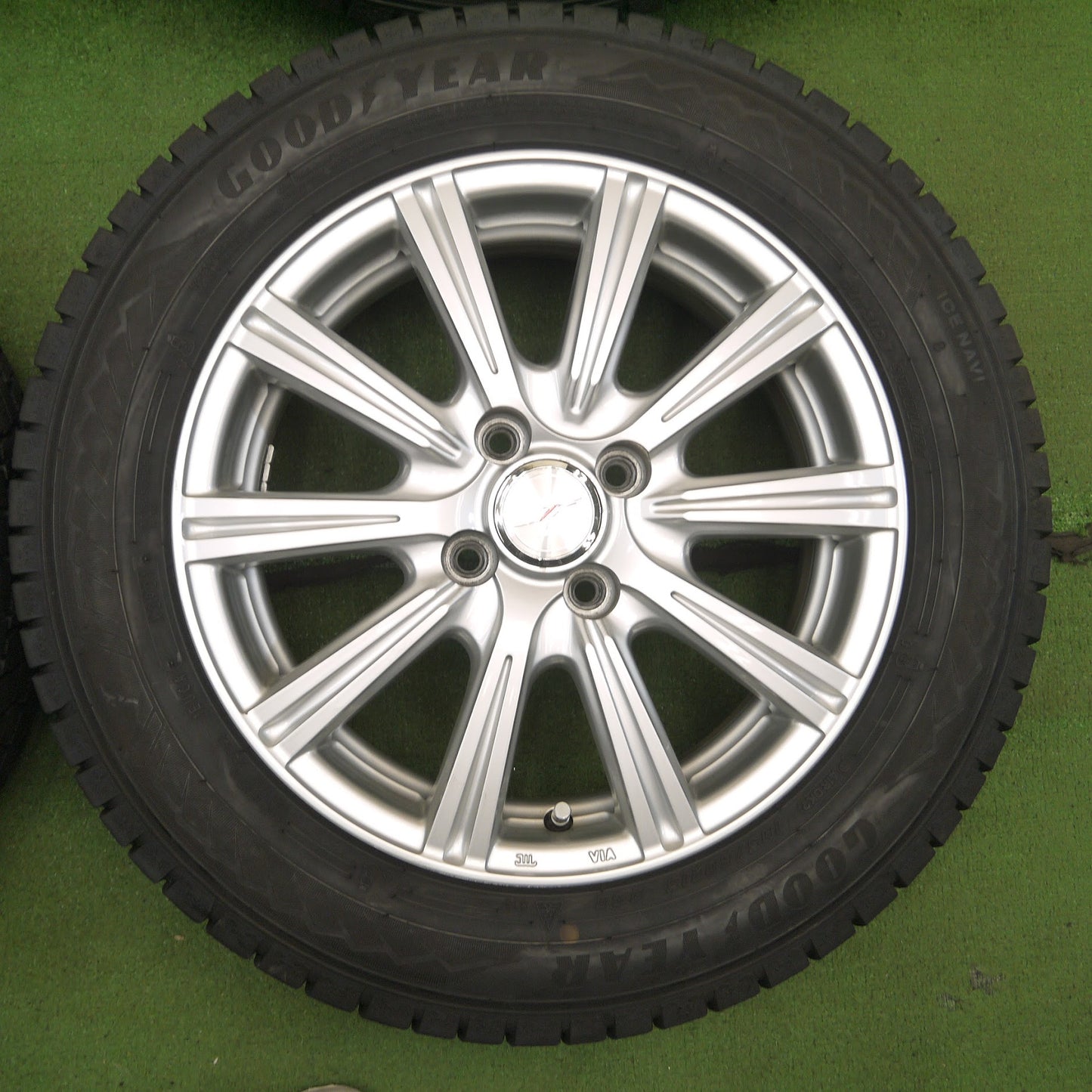 [送料無料]バリ溝！21年！キレイ！9.5分以上★スタッドレス 185/60R15 グッドイヤー アイスナビ8 JOKER weds ジョーカー 15インチ PCD100/4H★3070801KAス