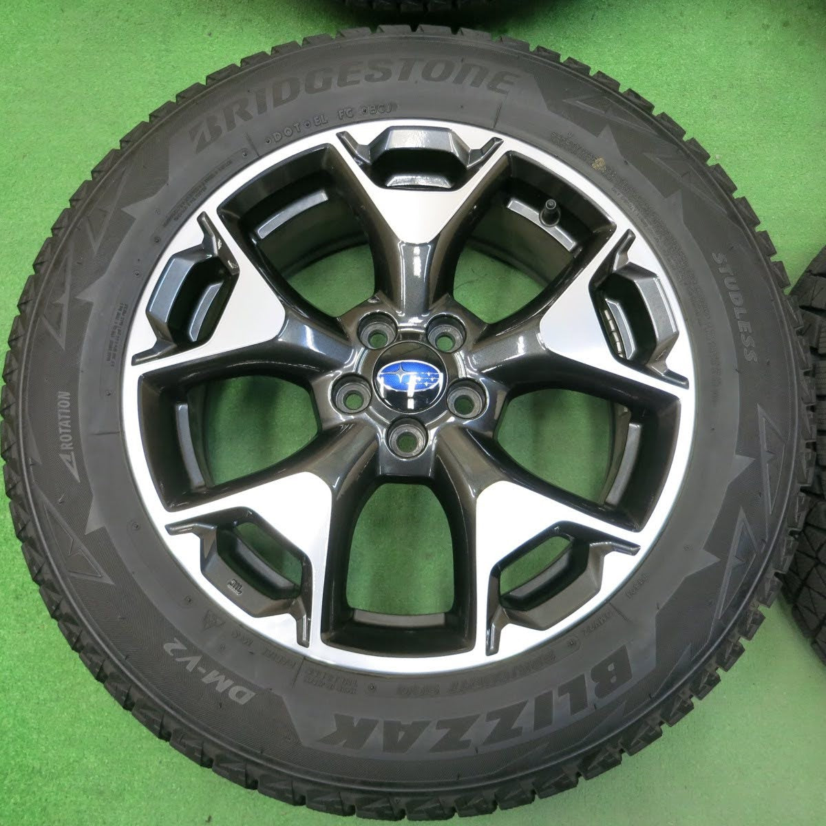 [送料無料]バリ溝！キレイ！9分★スバル XV 純正 ENKEI製 225/60R17 スタッドレス ブリヂストン ブリザック DM-V2 エンケイ 17インチ PCD100/5H★3081002イス