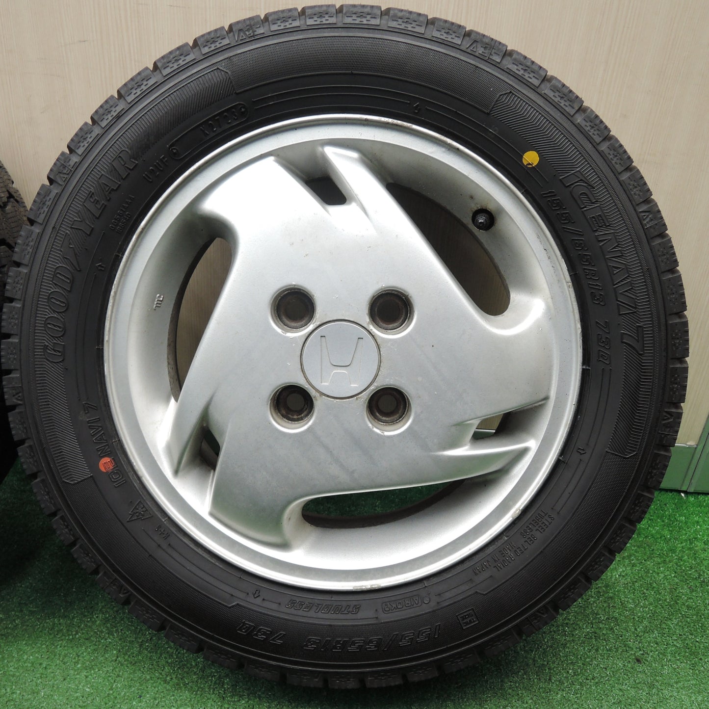 *送料無料* 超バリ溝！23年！ほぼ10分★ホンダ ライフ 純正 155/65R13 スタッドレス グッドイヤー アイスナビ7 13インチ PCD100/4H★4021609NJス