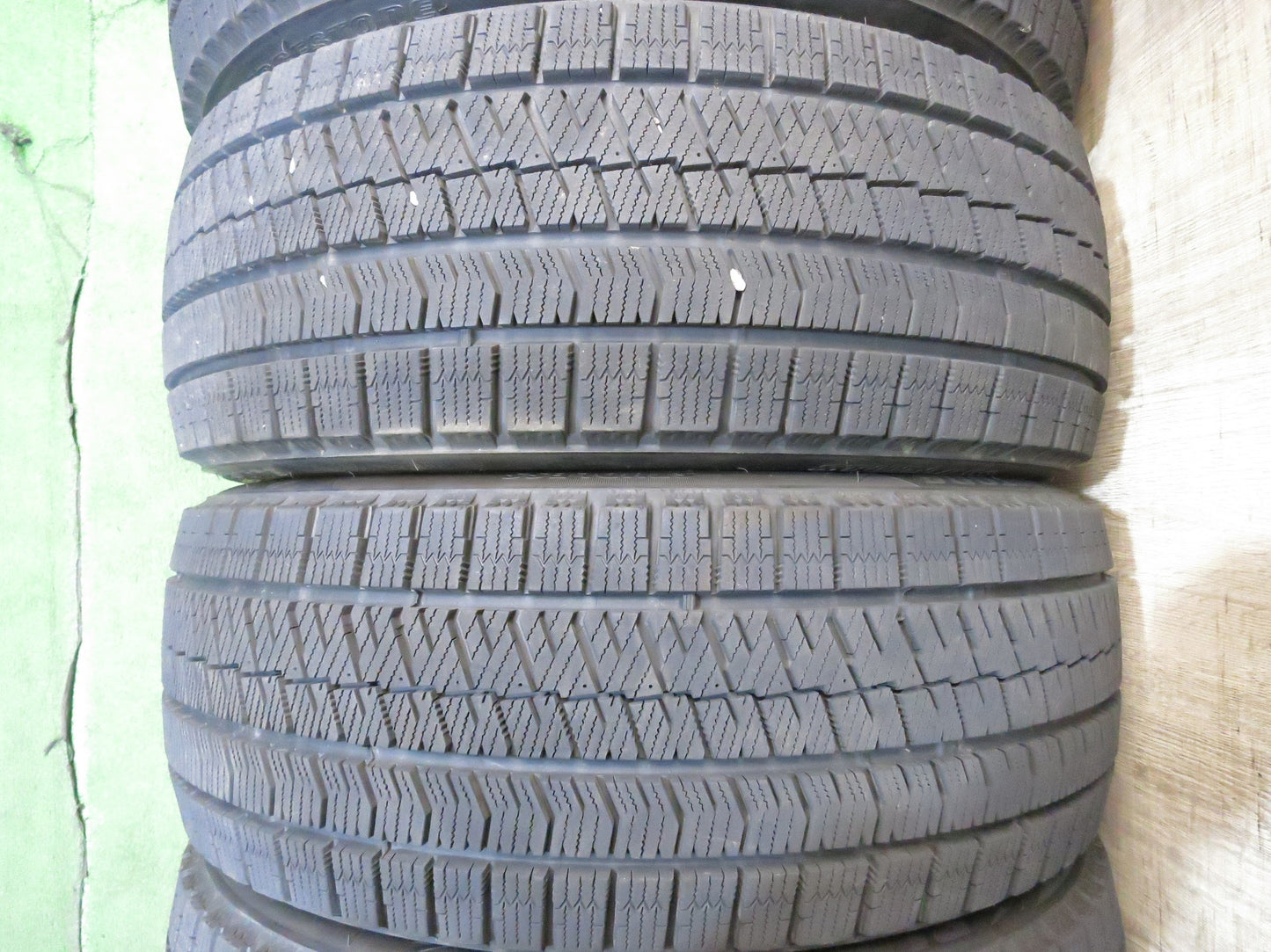 [送料無料]バリ溝！20年！9.5分★スタッドレス 225/45R18 ブリヂストン ブリザック VRX2 タイヤ 18インチ クラウン マークX プリウスα 等★2122806Hスタ