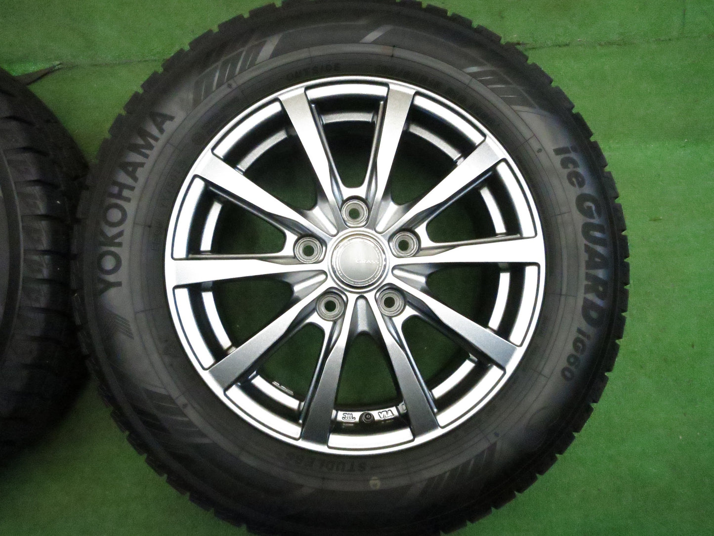[送料無料]バリ溝！9分★スタッドレス 195/65R15 ヨコハマ アイスガード iG60 GRASS グラス 15インチ PCD114.3/5H★3020301Hス