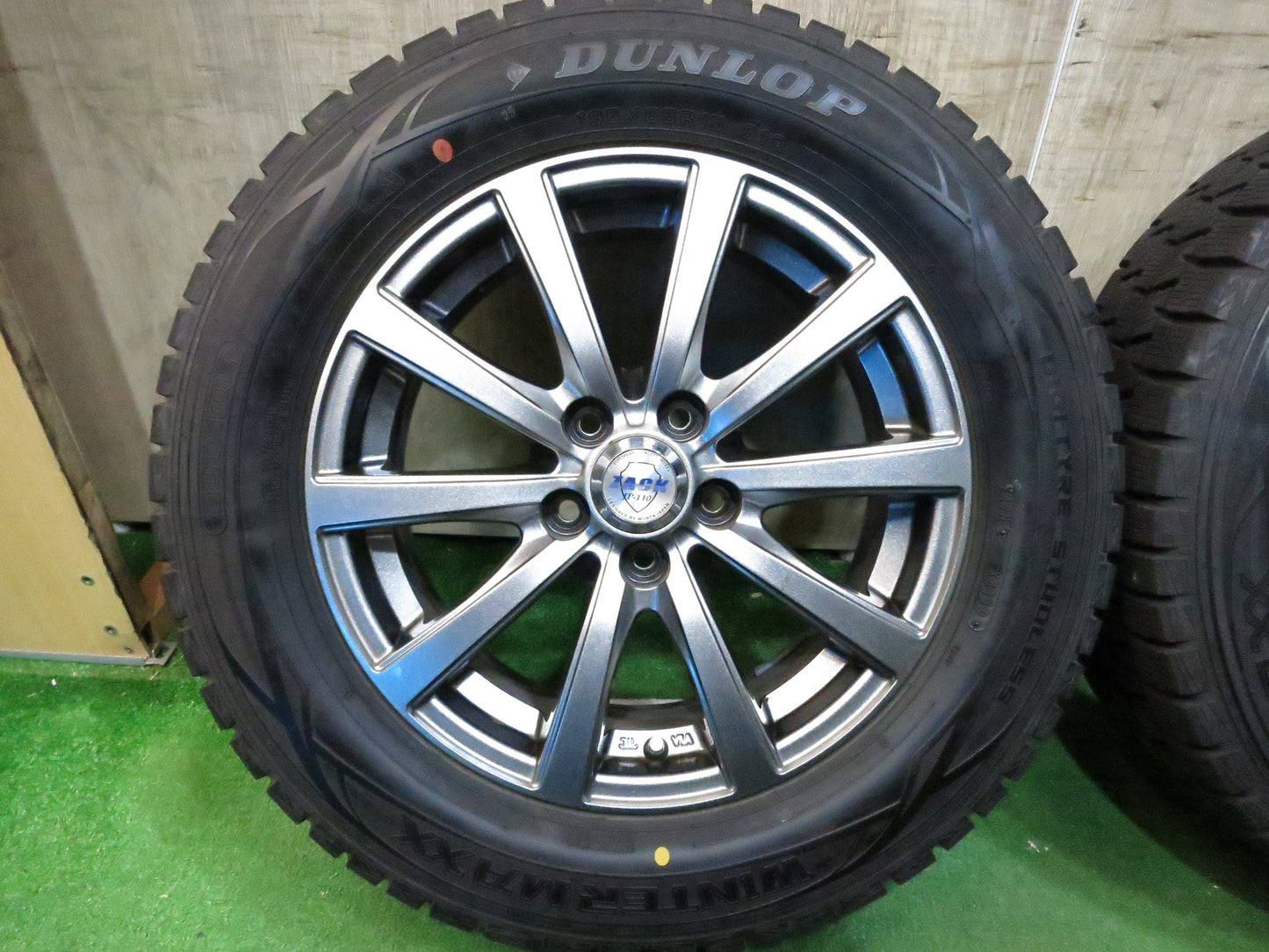 [送料無料]バリ溝！19年！キレイ！9.5分以上★スタッドレス 195/65R15 ダンロップ ウインターマックス WM01 ZACK JP-110 MONZA 15インチ PCD100/5H★3011102Hス