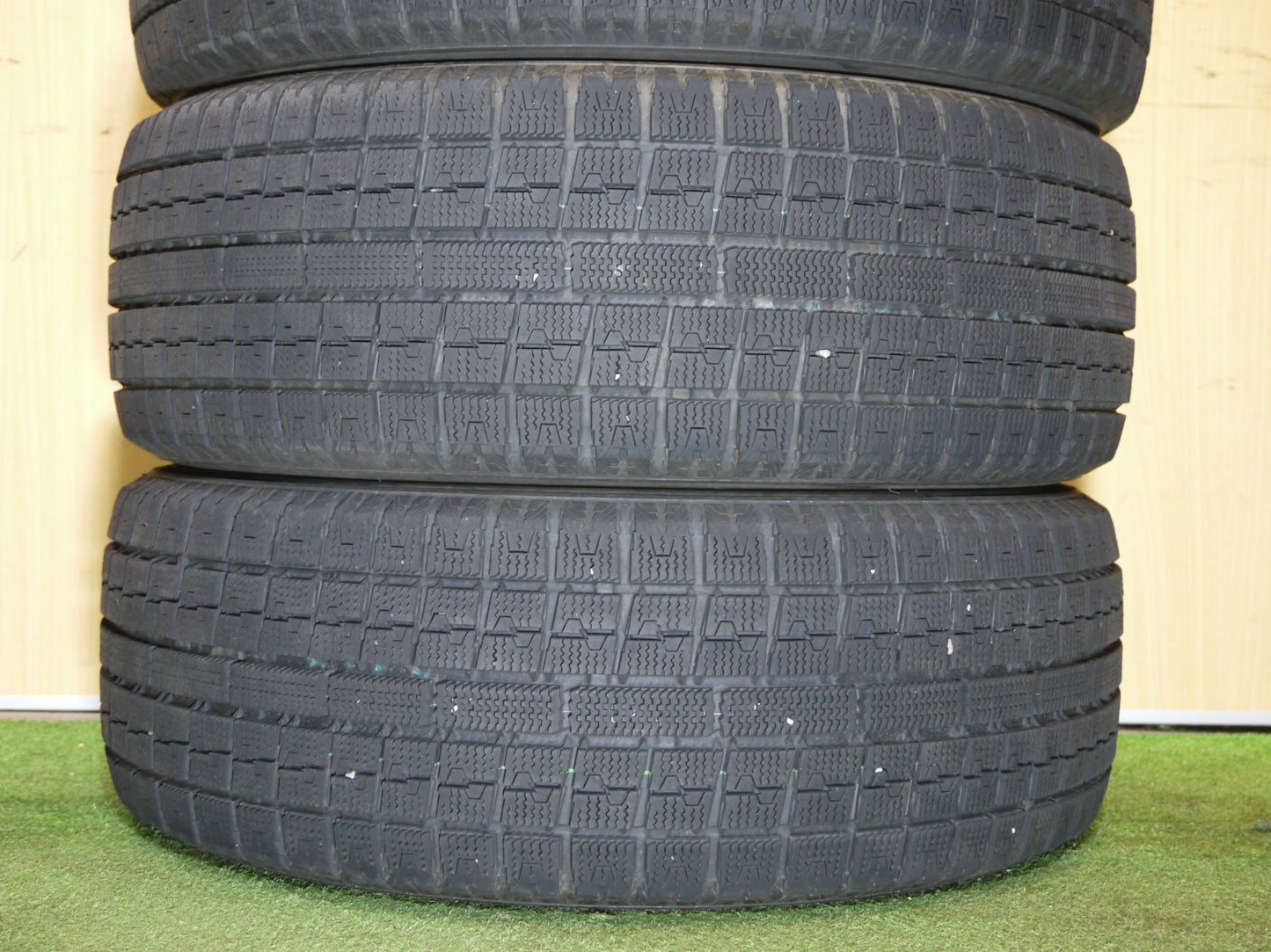[送料無料]バリ溝！19年！9.5分★スタッドレス 205/55R16 トーヨー ガリット G5 タイヤ 16インチ ノア ヴォクシー レガシィ インプレッサ 等★2050306クスタ